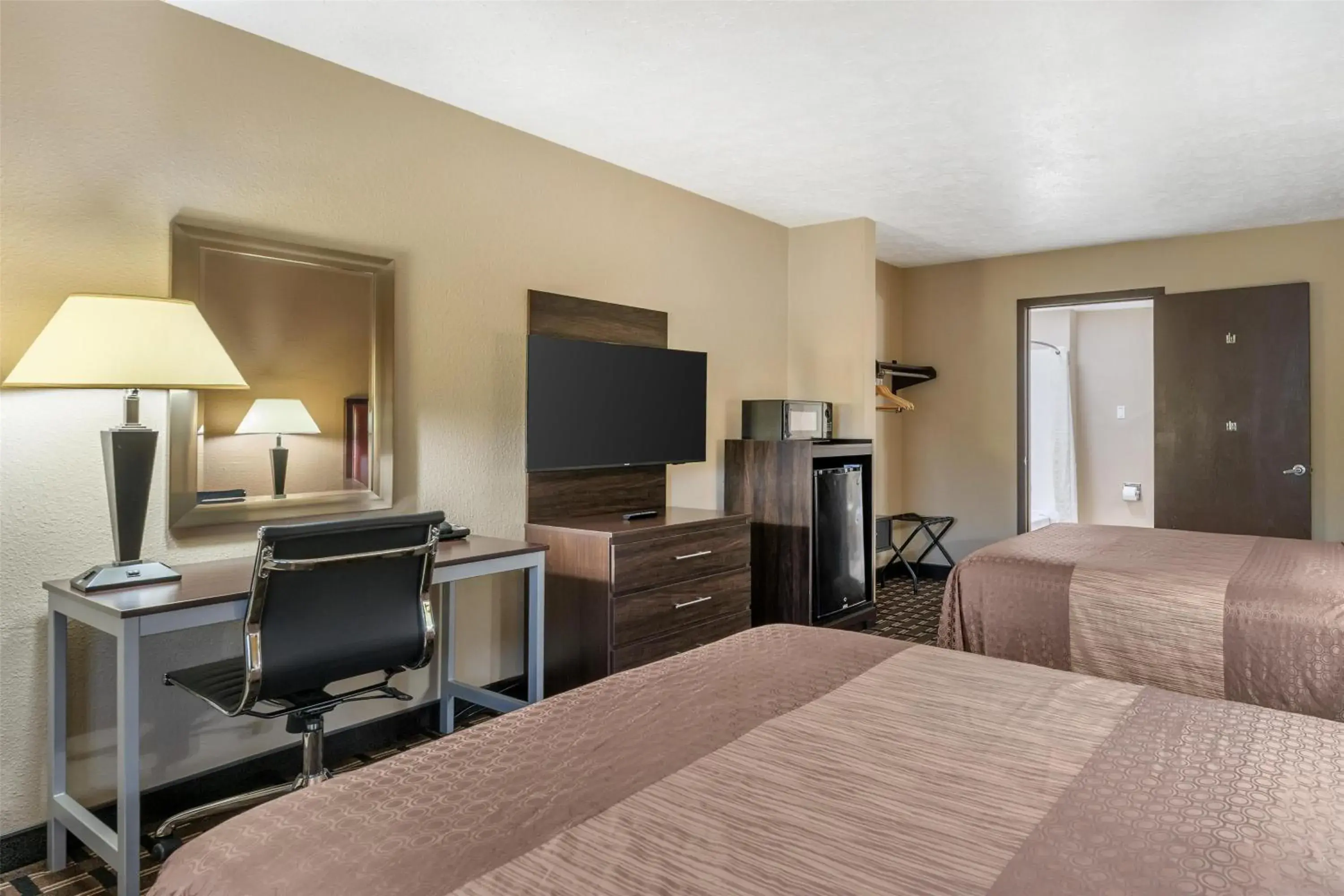 Double Room with Two Double Beds and Bath Tub - Disability Access in SureStay Hotel by Best Western Summersville Double Room with Two Double Beds and Bath Tub - Disability Access in SureStay Hotel by Best Western Summersville