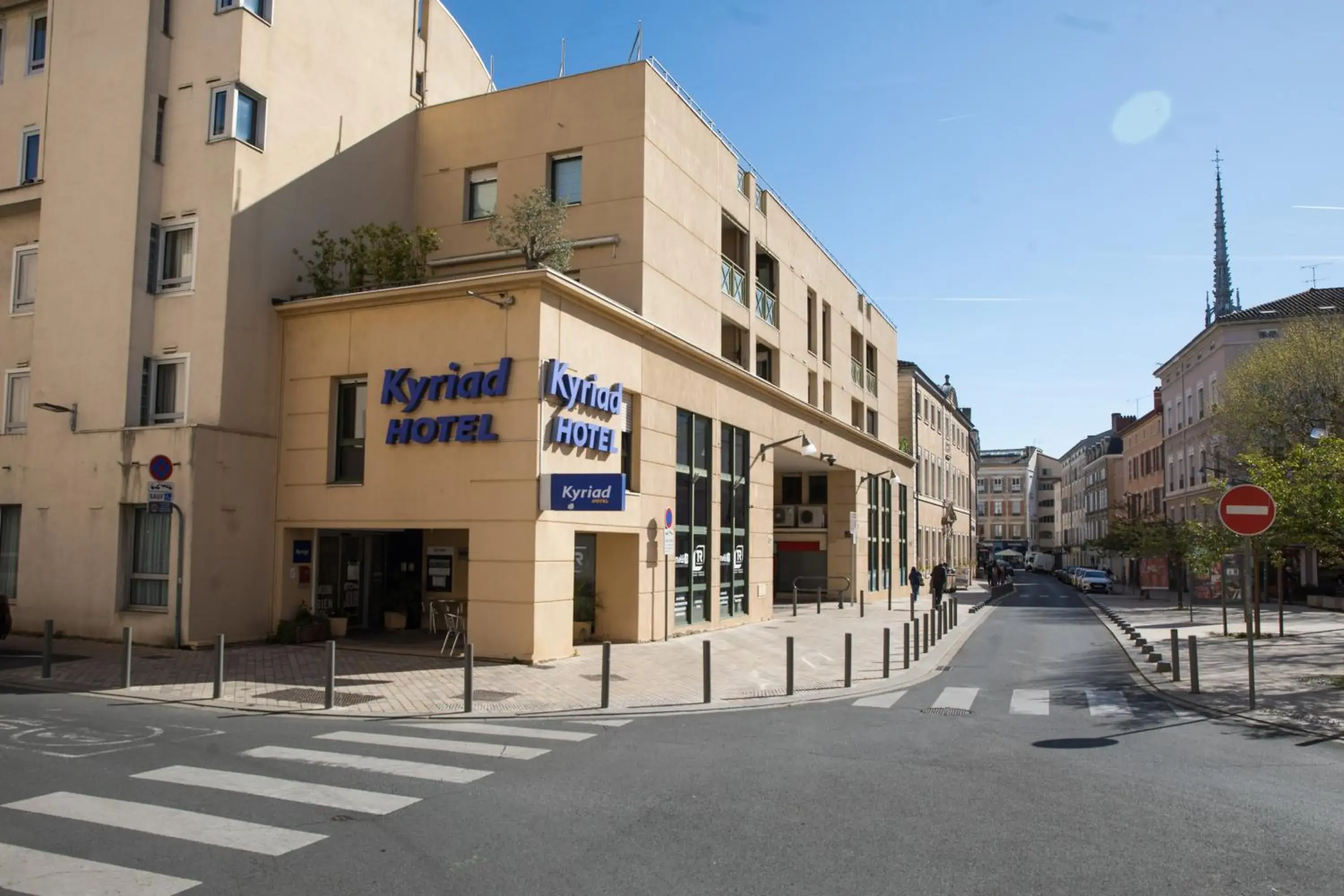 Property building in Kyriad Villefranche Sur Saone Porte du Beaujolais -Rénové- Property building in Kyriad Villefranche Sur Saone Porte du Beaujolais -Rénové-