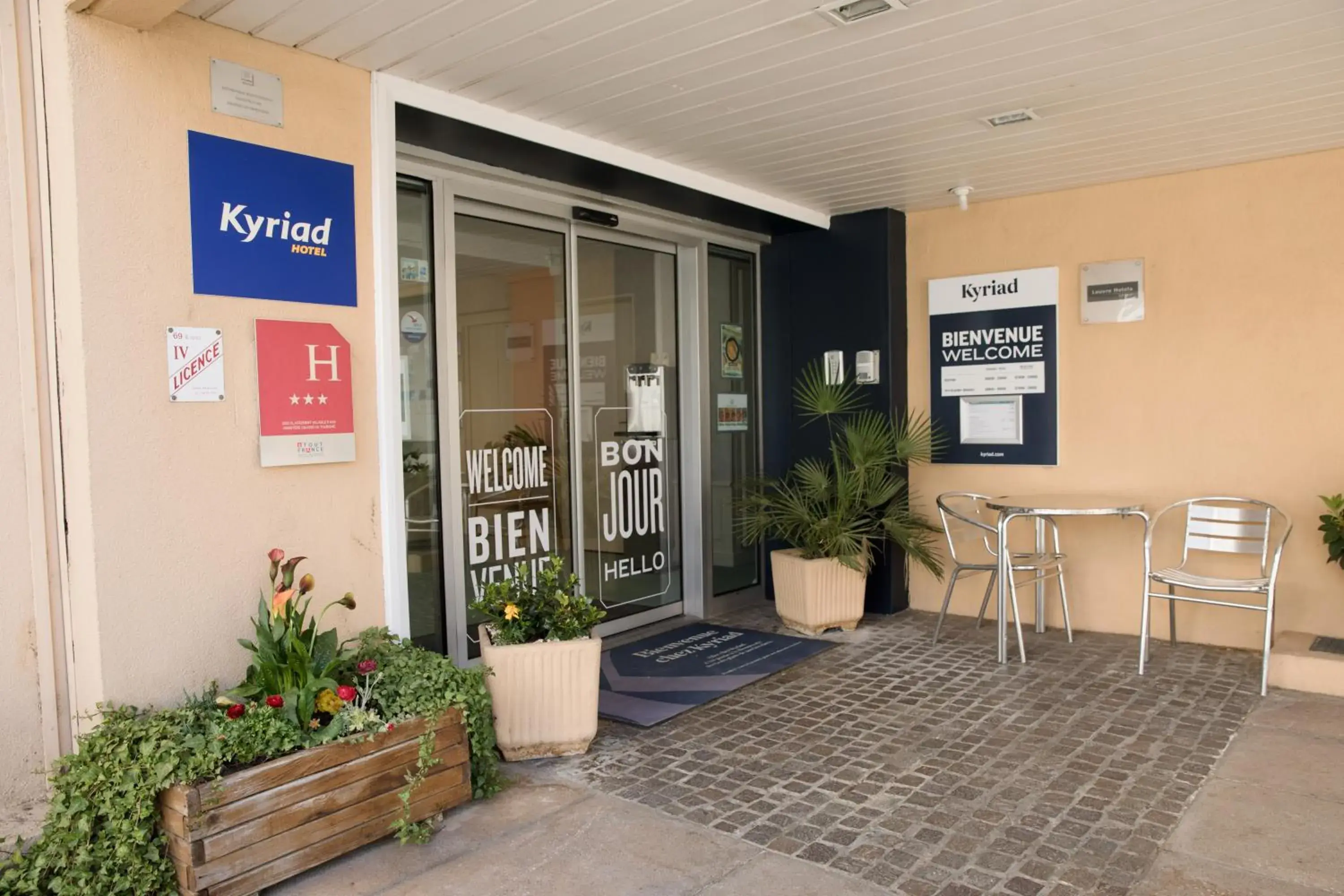Property building in Kyriad Villefranche Sur Saone Porte du Beaujolais -Rénové- Property building in Kyriad Villefranche Sur Saone Porte du Beaujolais -Rénové-
