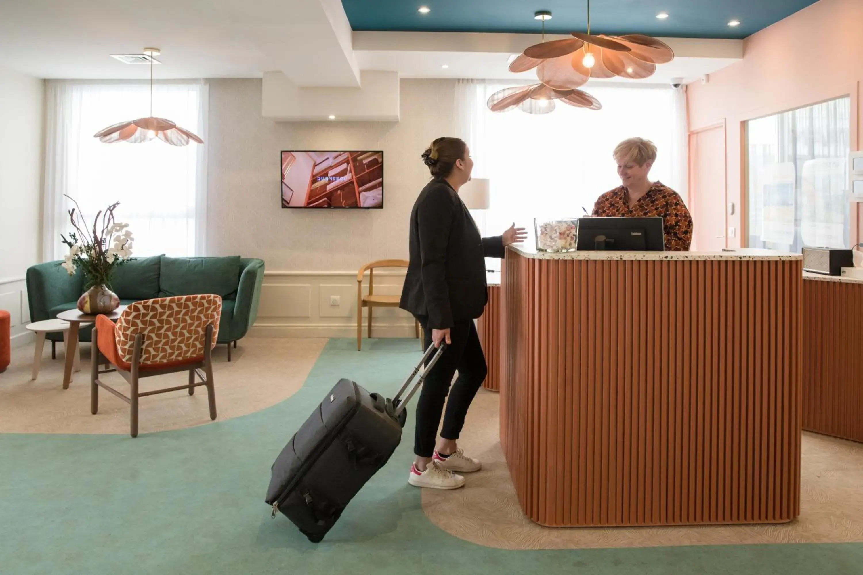 Lobby or reception in Kyriad Villefranche Sur Saone Porte du Beaujolais -Rénové- Lobby or reception in Kyriad Villefranche Sur Saone Porte du Beaujolais -Rénové-