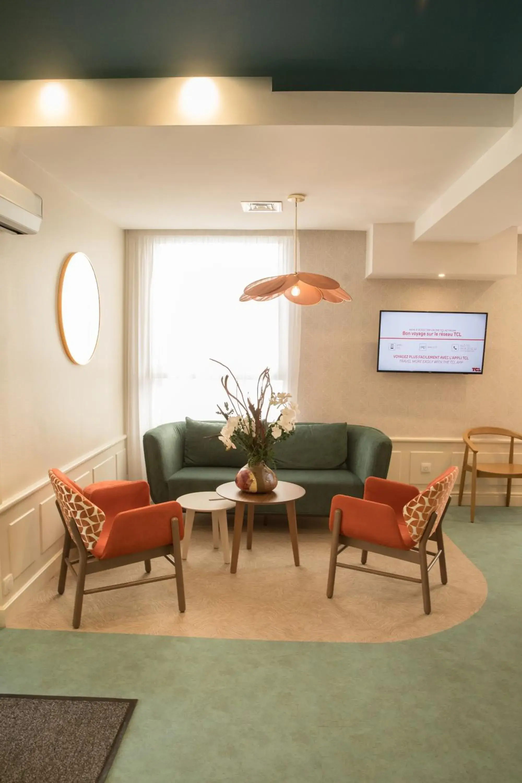 Lobby or reception in Kyriad Villefranche Sur Saone Porte du Beaujolais -Rénové- Lobby or reception in Kyriad Villefranche Sur Saone Porte du Beaujolais -Rénové-