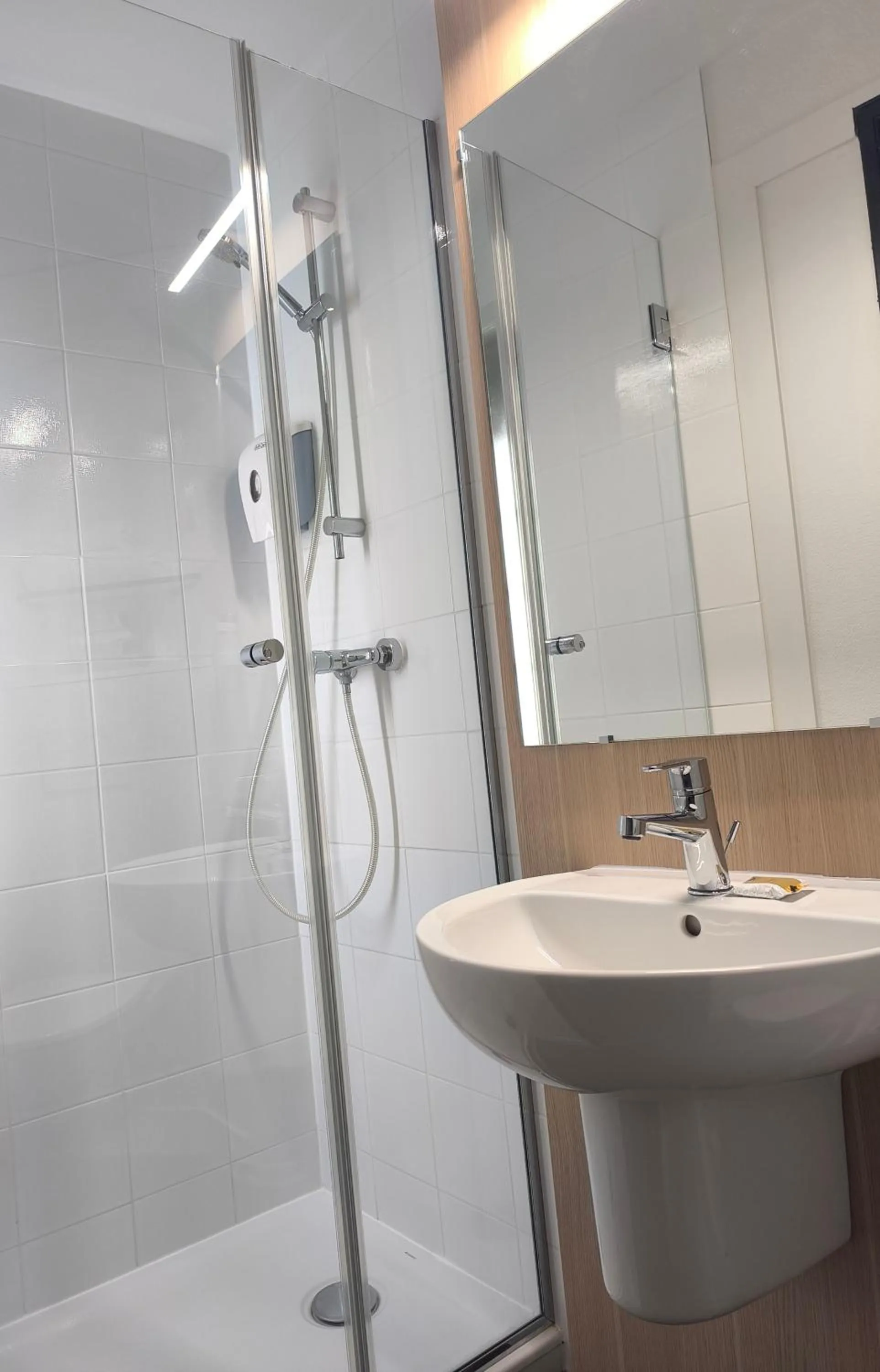 Bathroom in Kyriad Villefranche Sur Saone Porte du Beaujolais -Rénové-