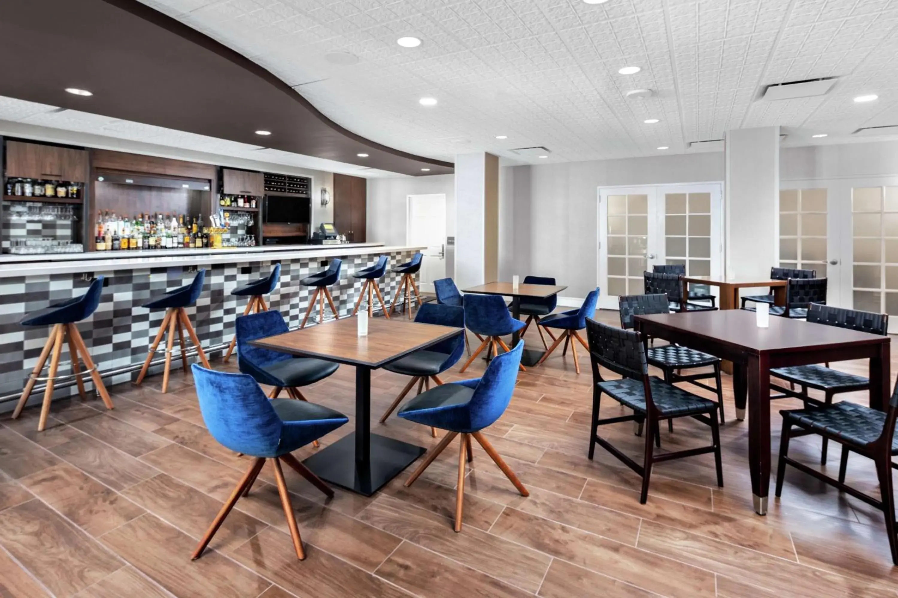 Lounge or bar in Hilton Garden Inn San Francisco/Oakland Bay Bridge Lounge or bar in Hilton Garden Inn San Francisco/Oakland Bay Bridge
