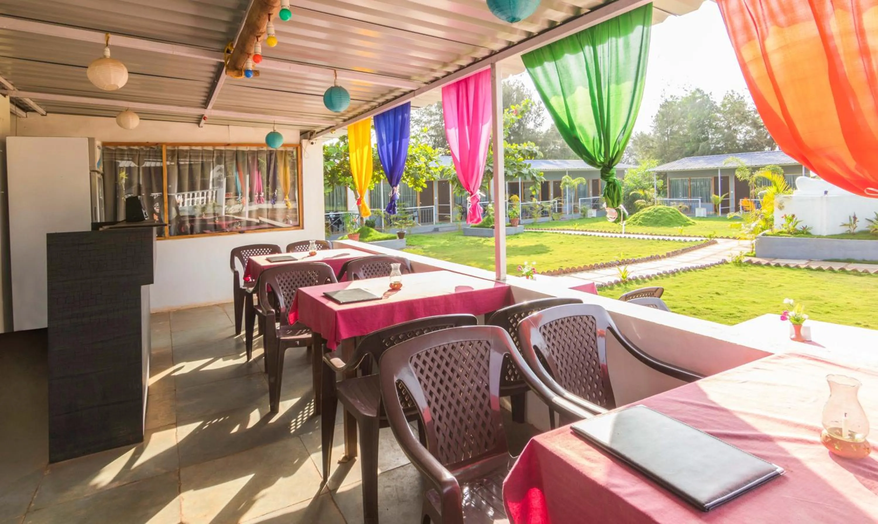 Restaurant/places to eat in Treebo Lands End Beach Resort Morjim