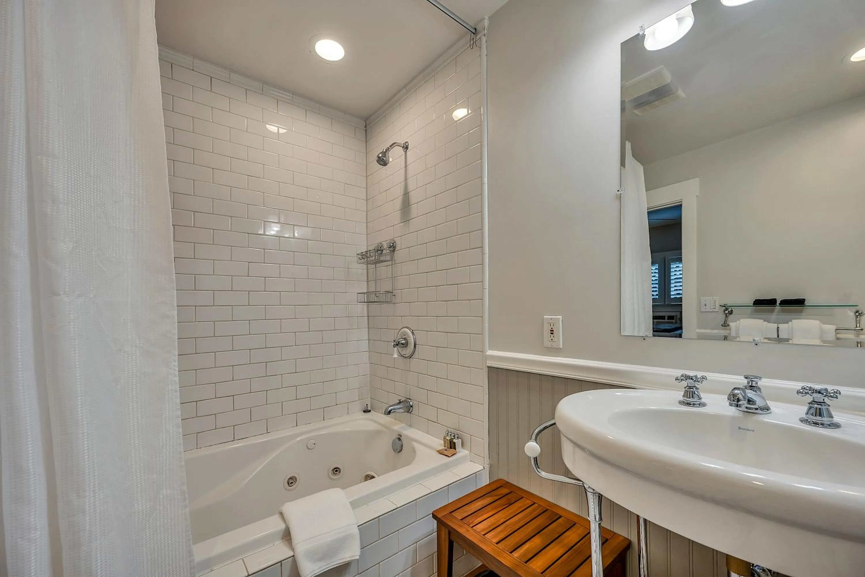 Shower in Craftsman Inn