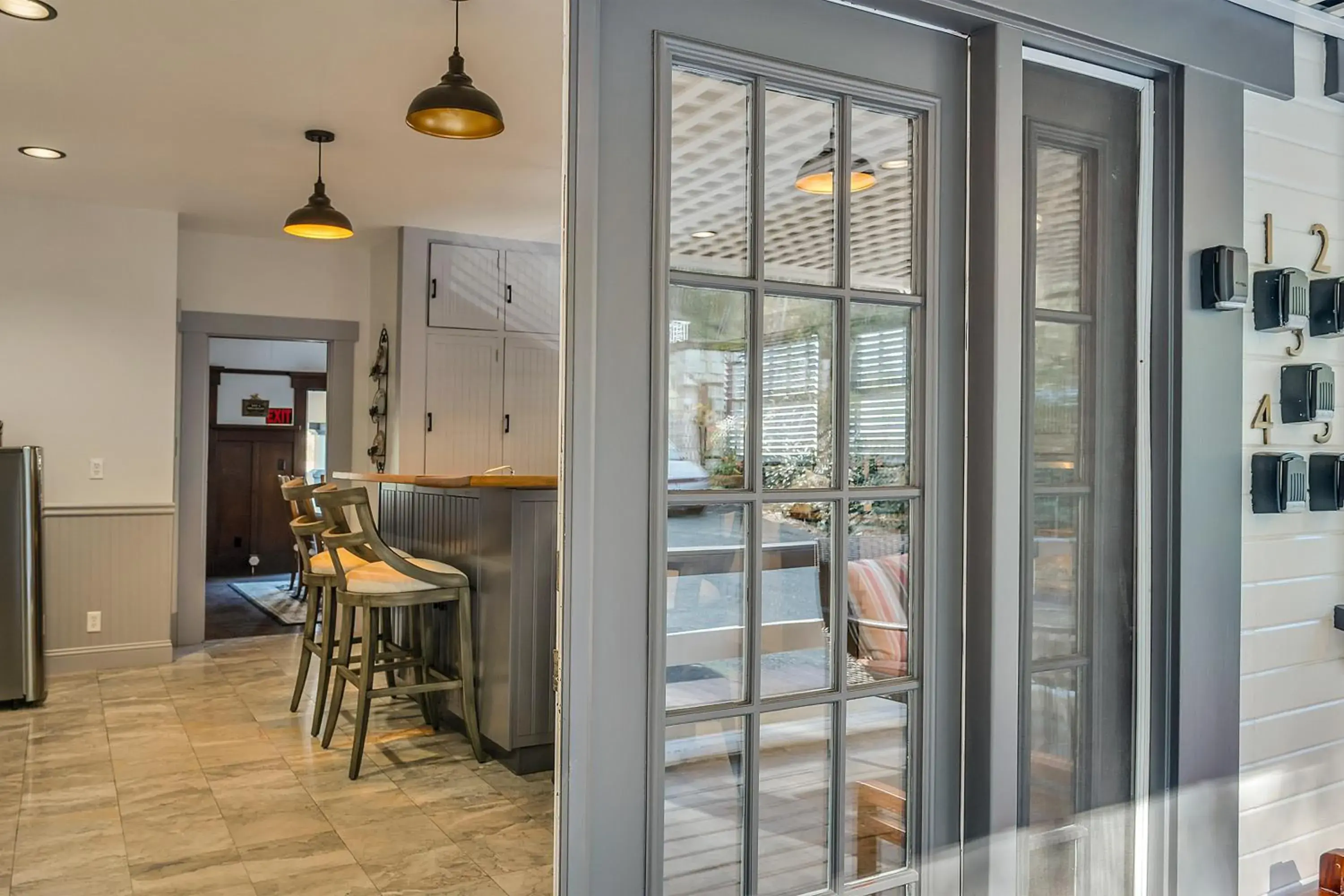 Facade/entrance in Craftsman Inn Facade/entrance in Craftsman Inn