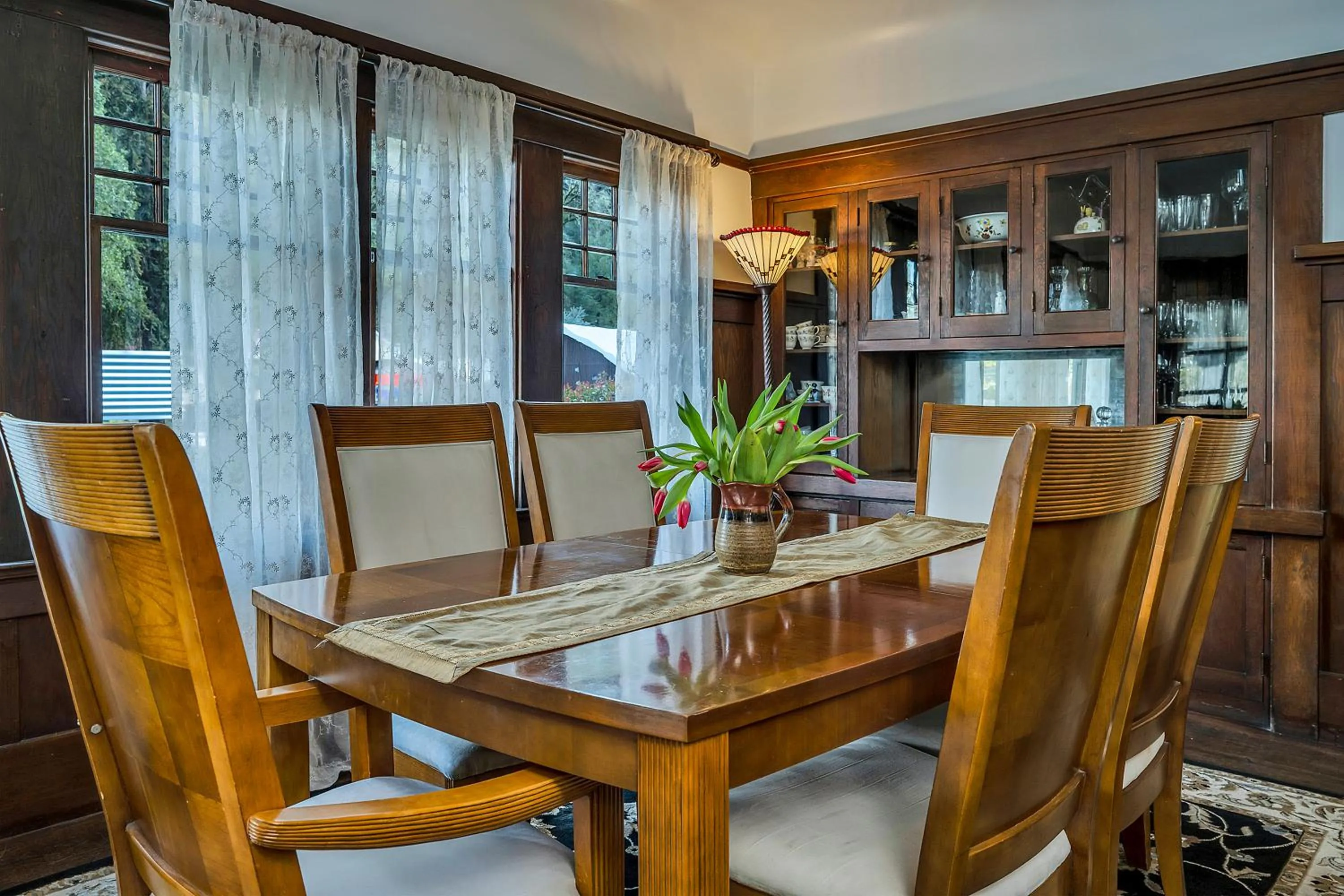 Seating area in Craftsman Inn
