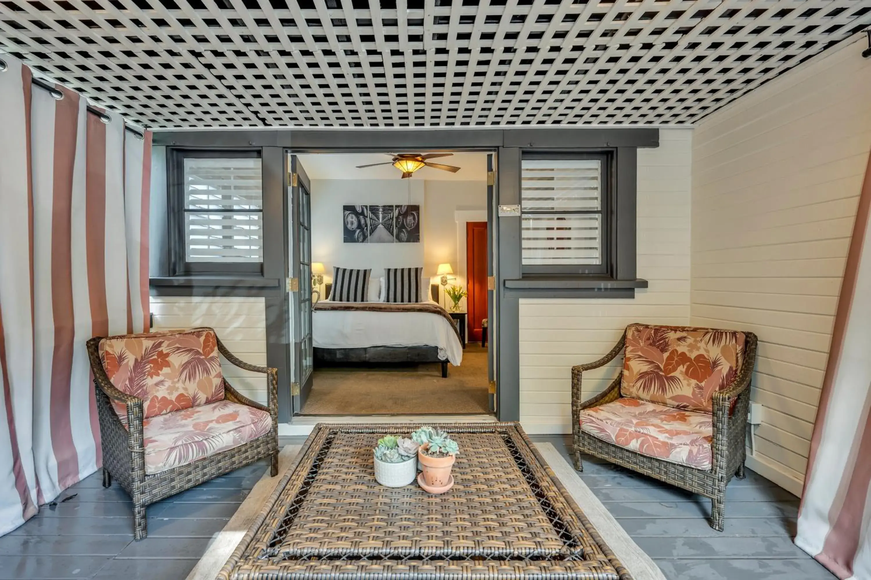 Patio, Bed in Craftsman Inn Patio, Bed in Craftsman Inn