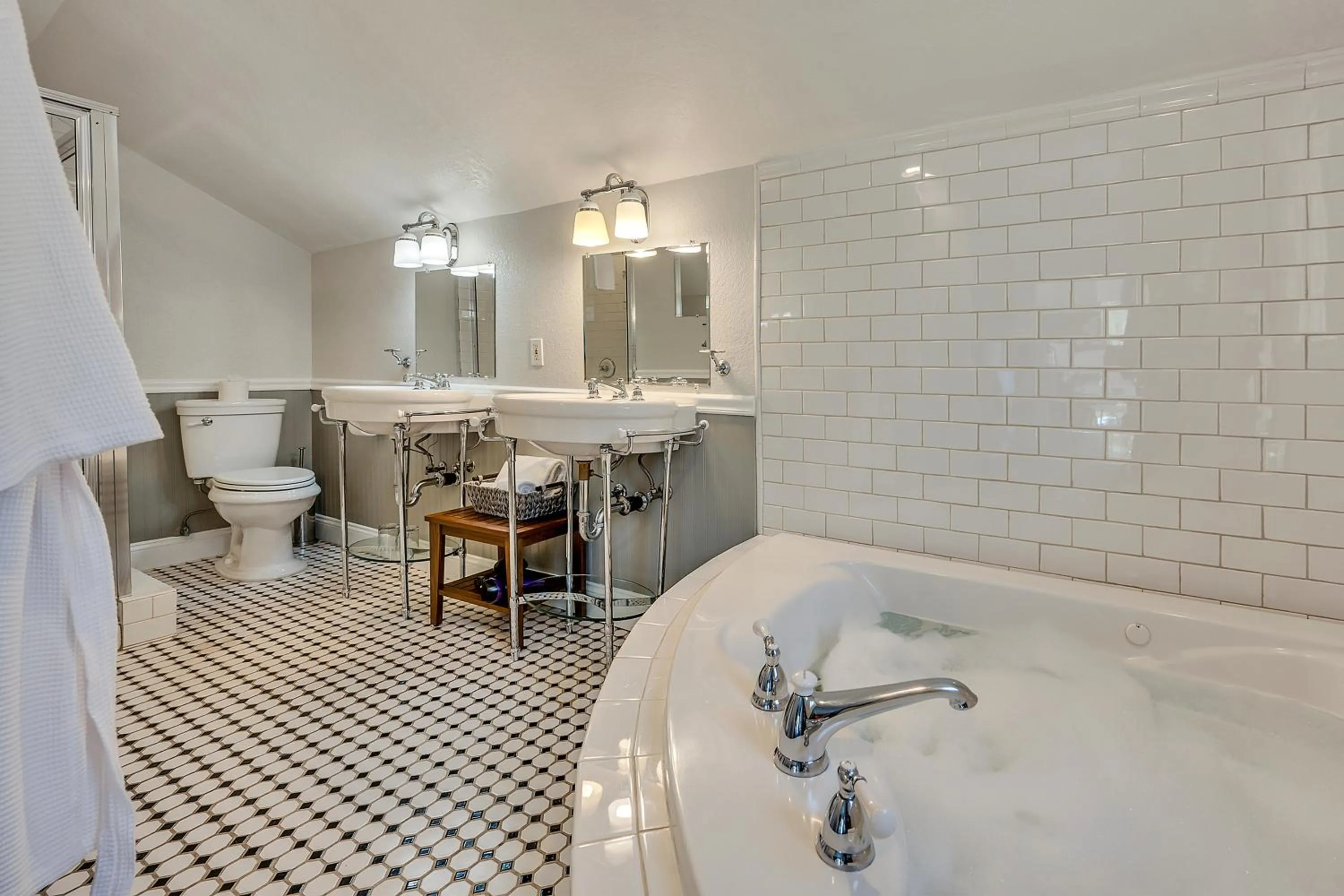 Shower in Craftsman Inn