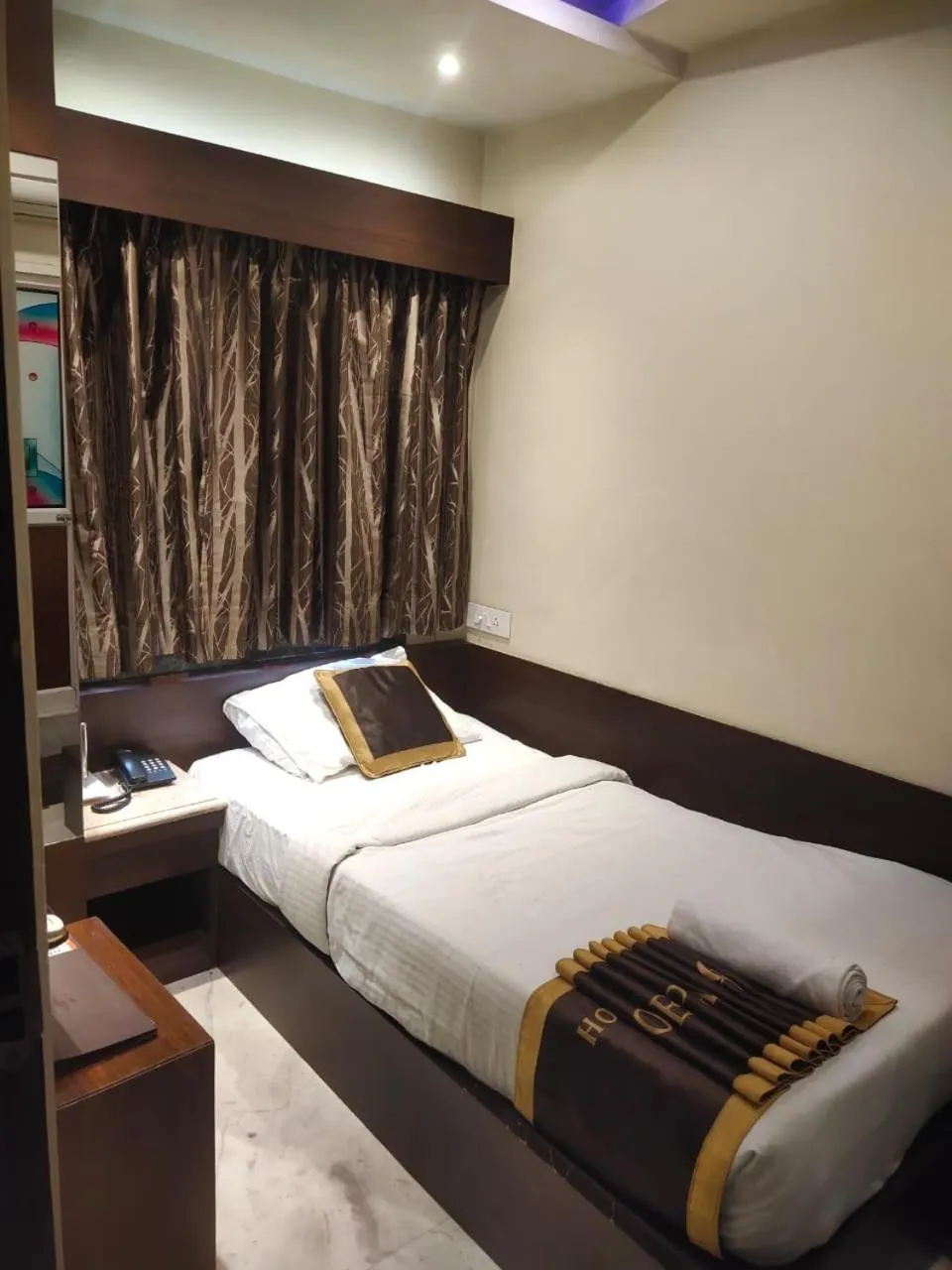 Bed in Hotel Golden Palace