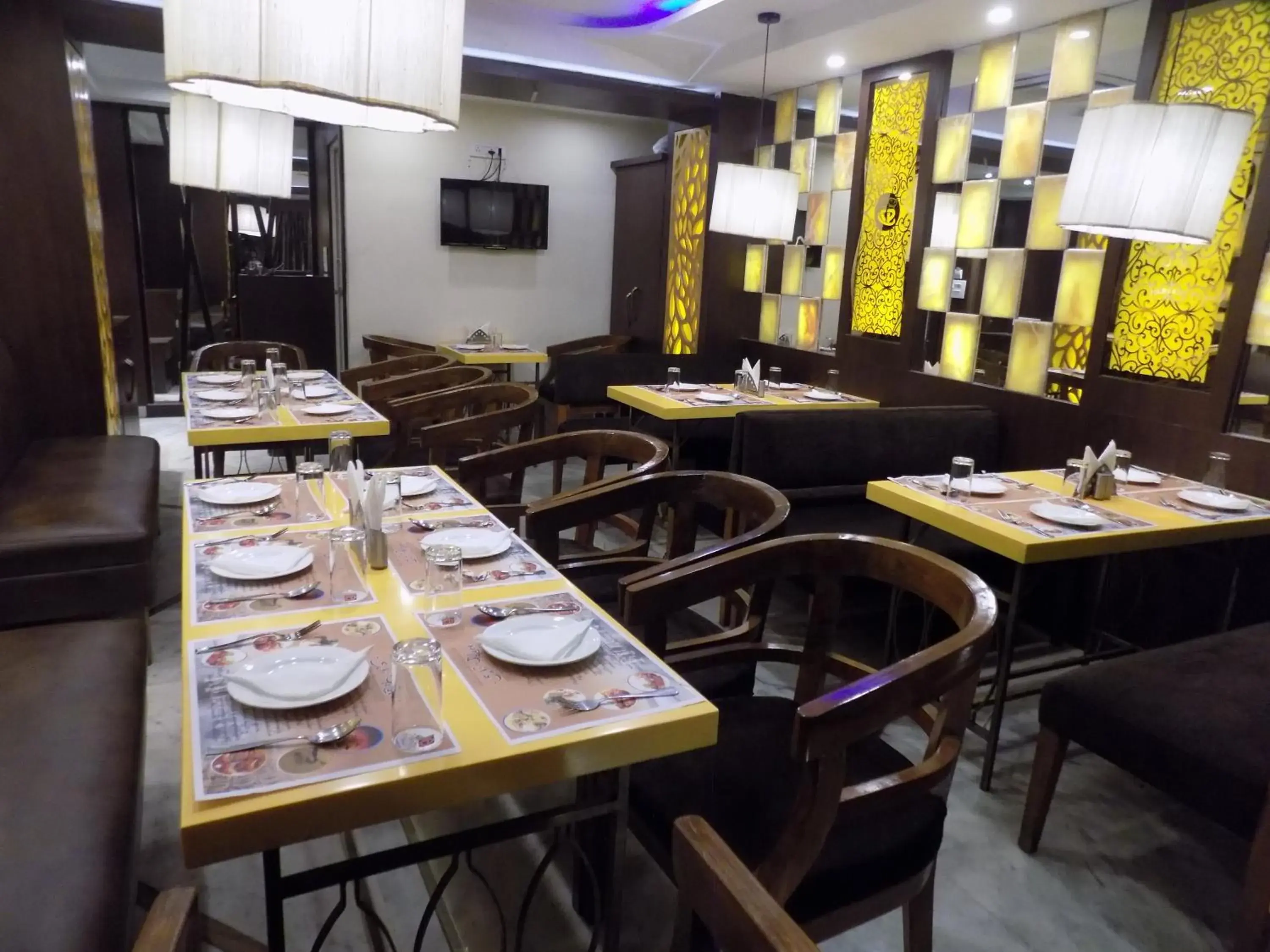 Restaurant/places to eat in Hotel Golden Palace Restaurant/places to eat in Hotel Golden Palace
