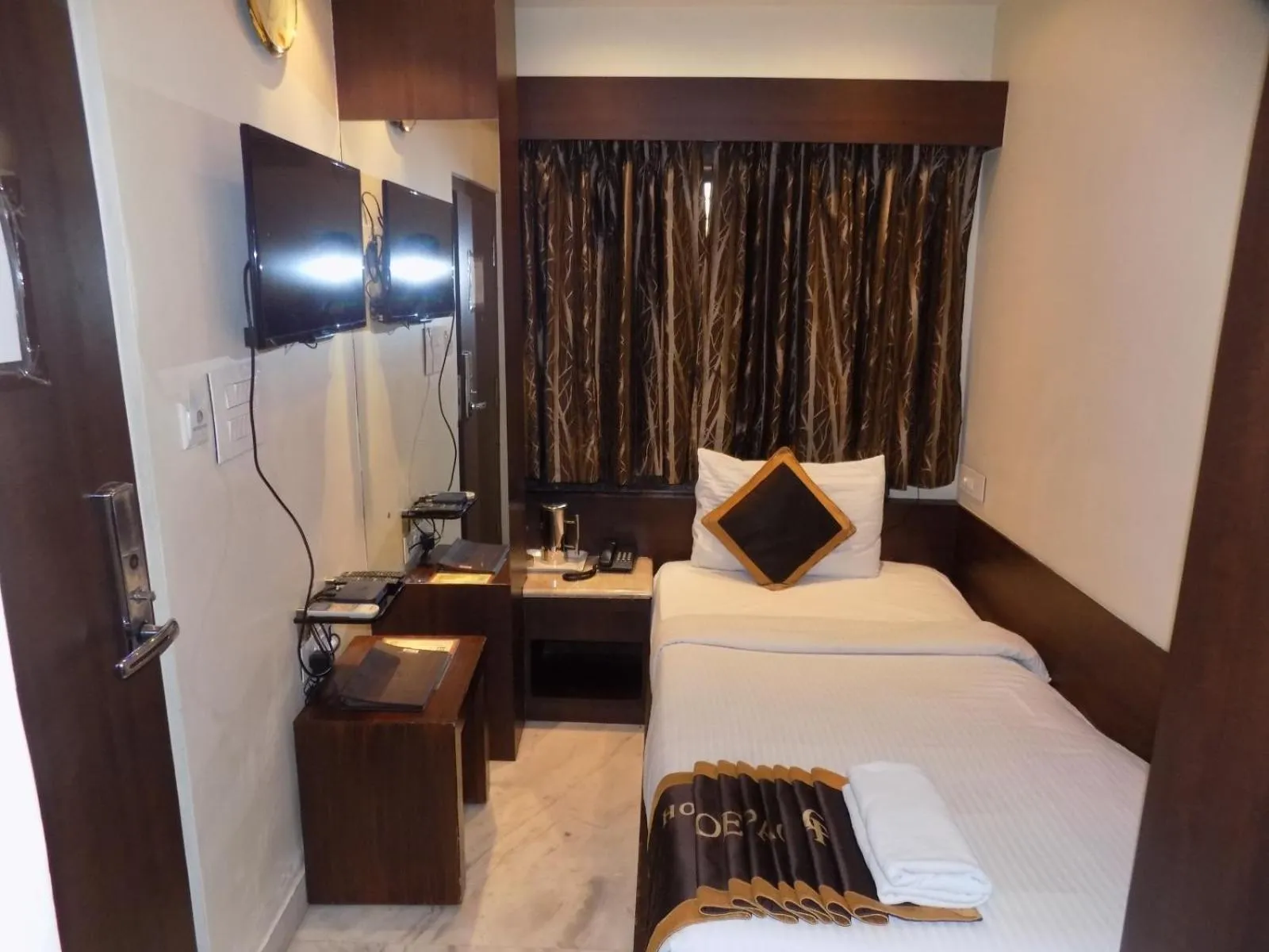 Photo of the whole room, Bed in Hotel Golden Palace