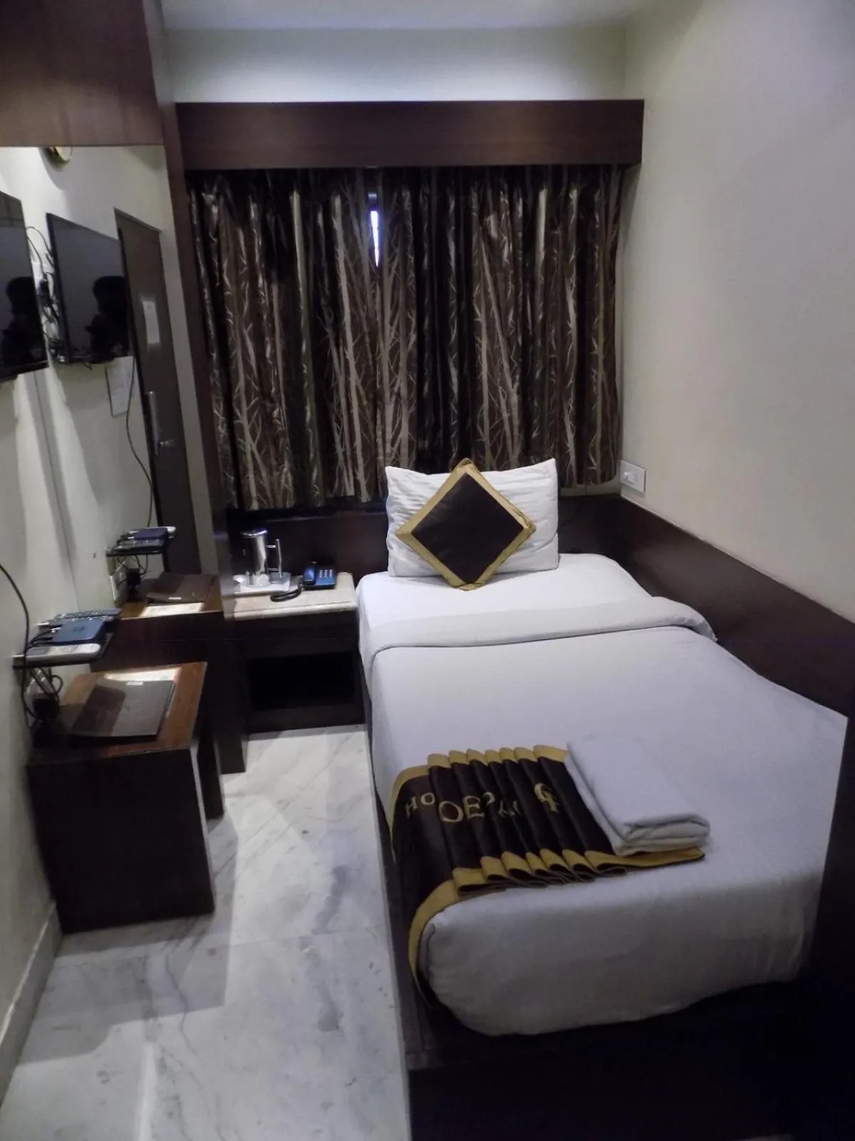 Bed in Hotel Golden Palace