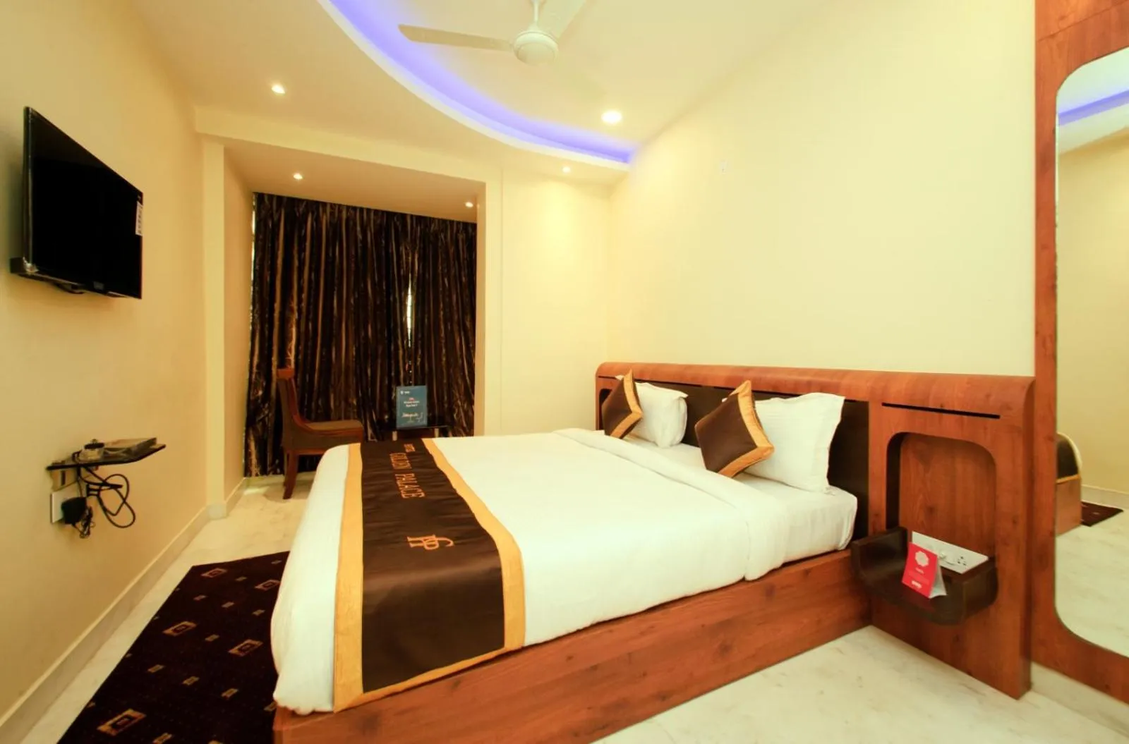 Bedroom, Bed in Hotel Golden Palace