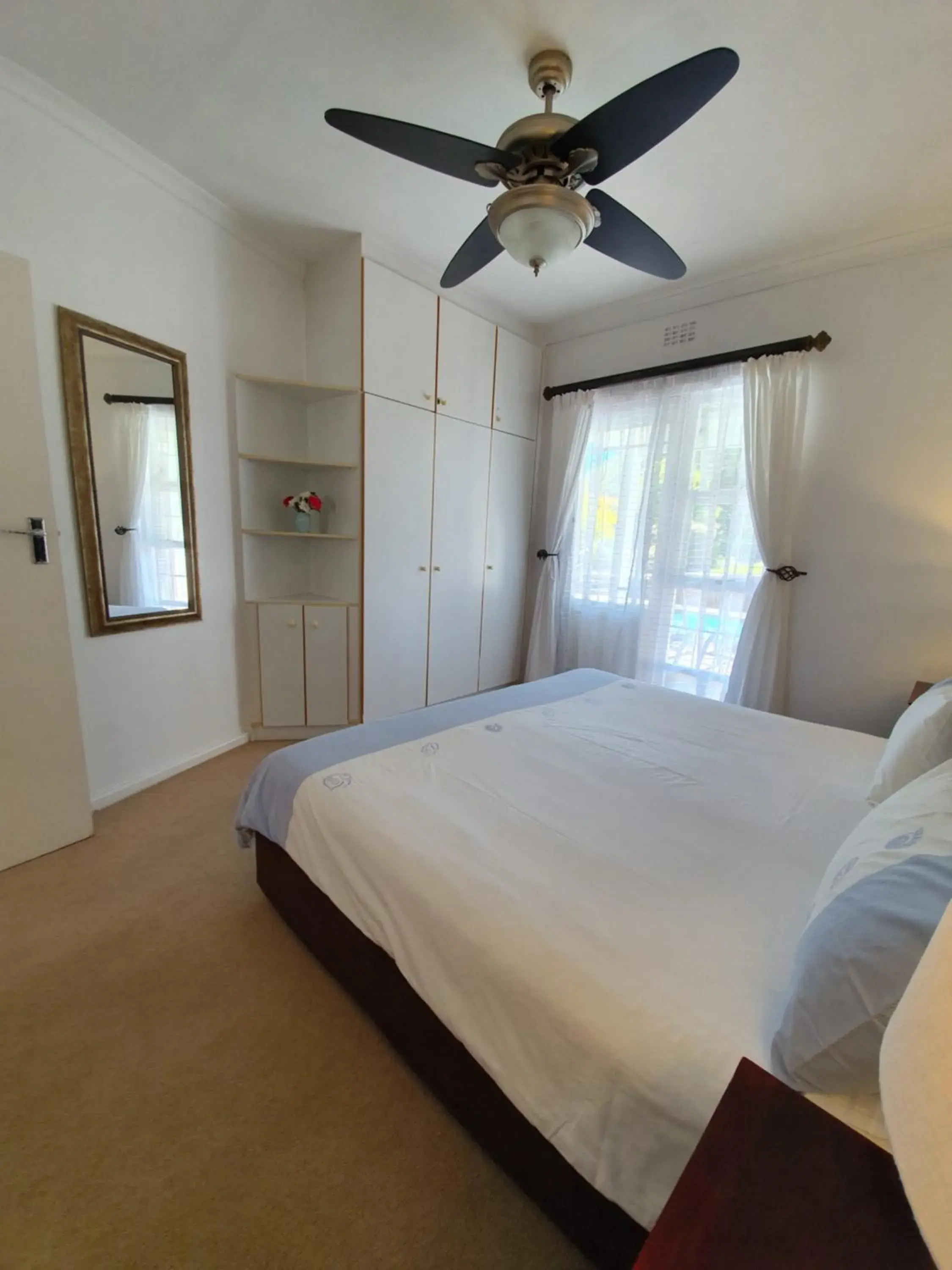 Photo of the whole room, Bed in Paradiso Guesthouse & Self-catering Cottage Photo of the whole room, Bed in Paradiso Guesthouse & Self-catering Cottage