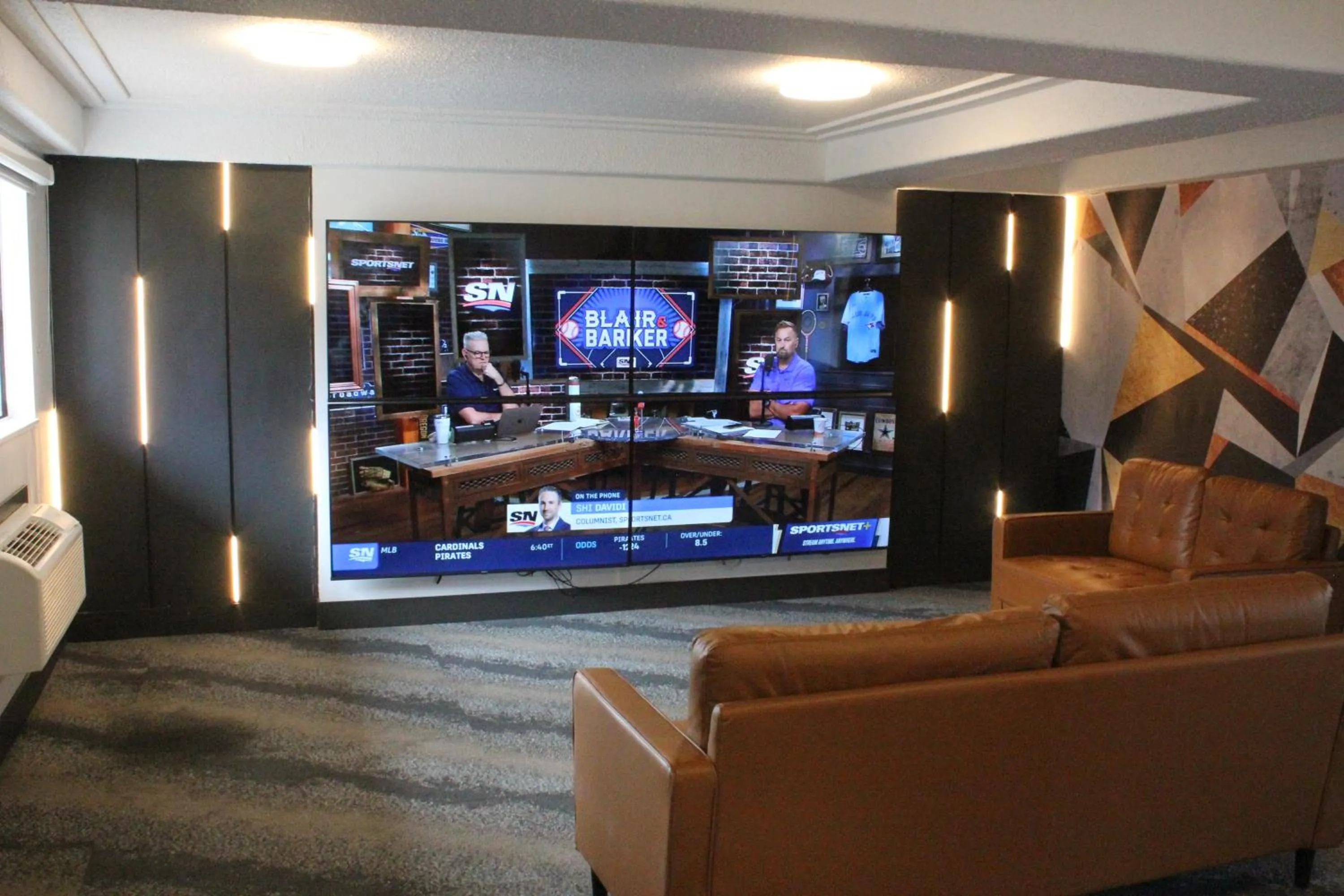 Communal lounge/ TV room in Coast Courtenay Hotel