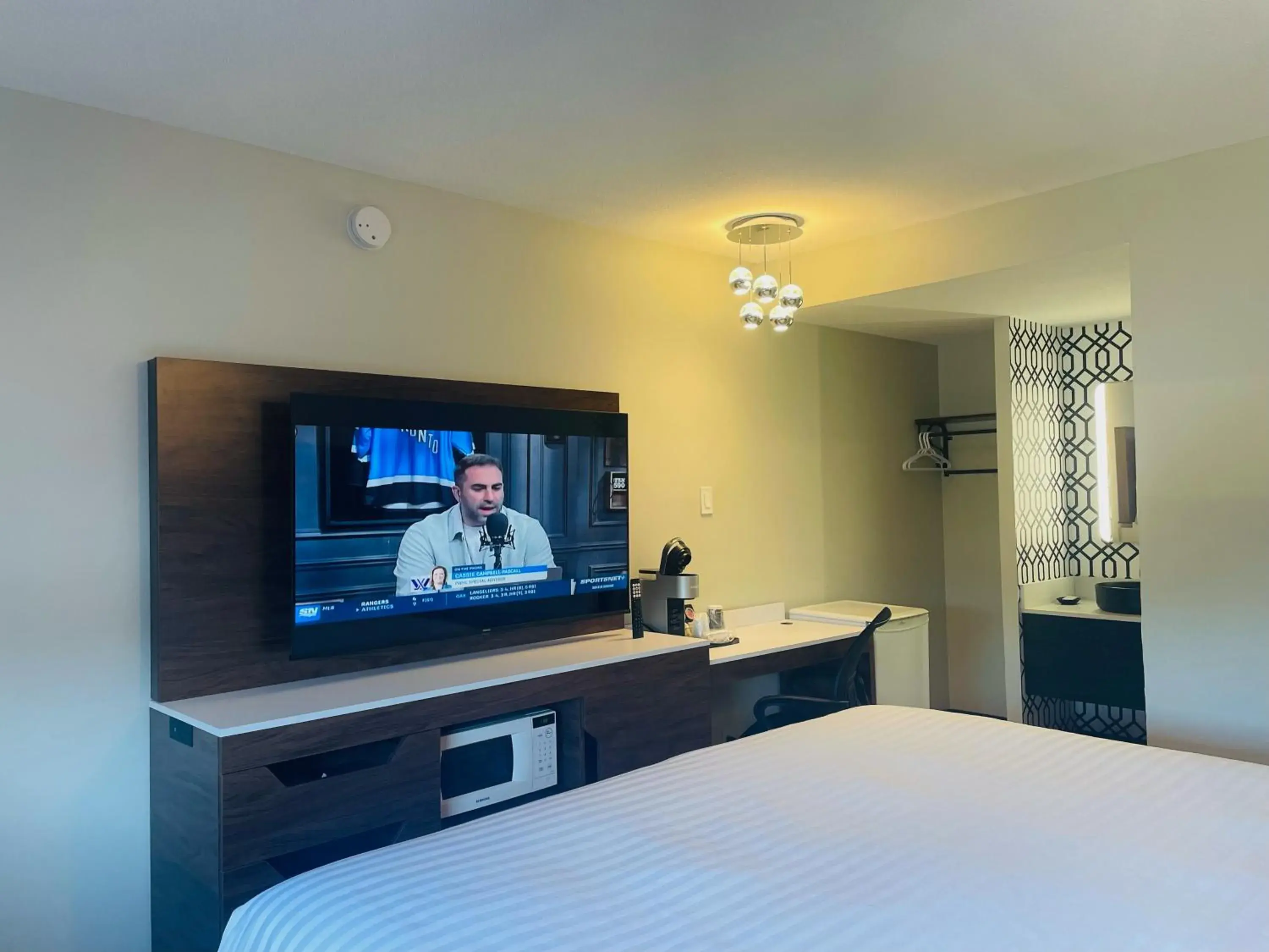 TV and multimedia, TV/Entertainment Center in Travelodge by Wyndham Courtenay BC