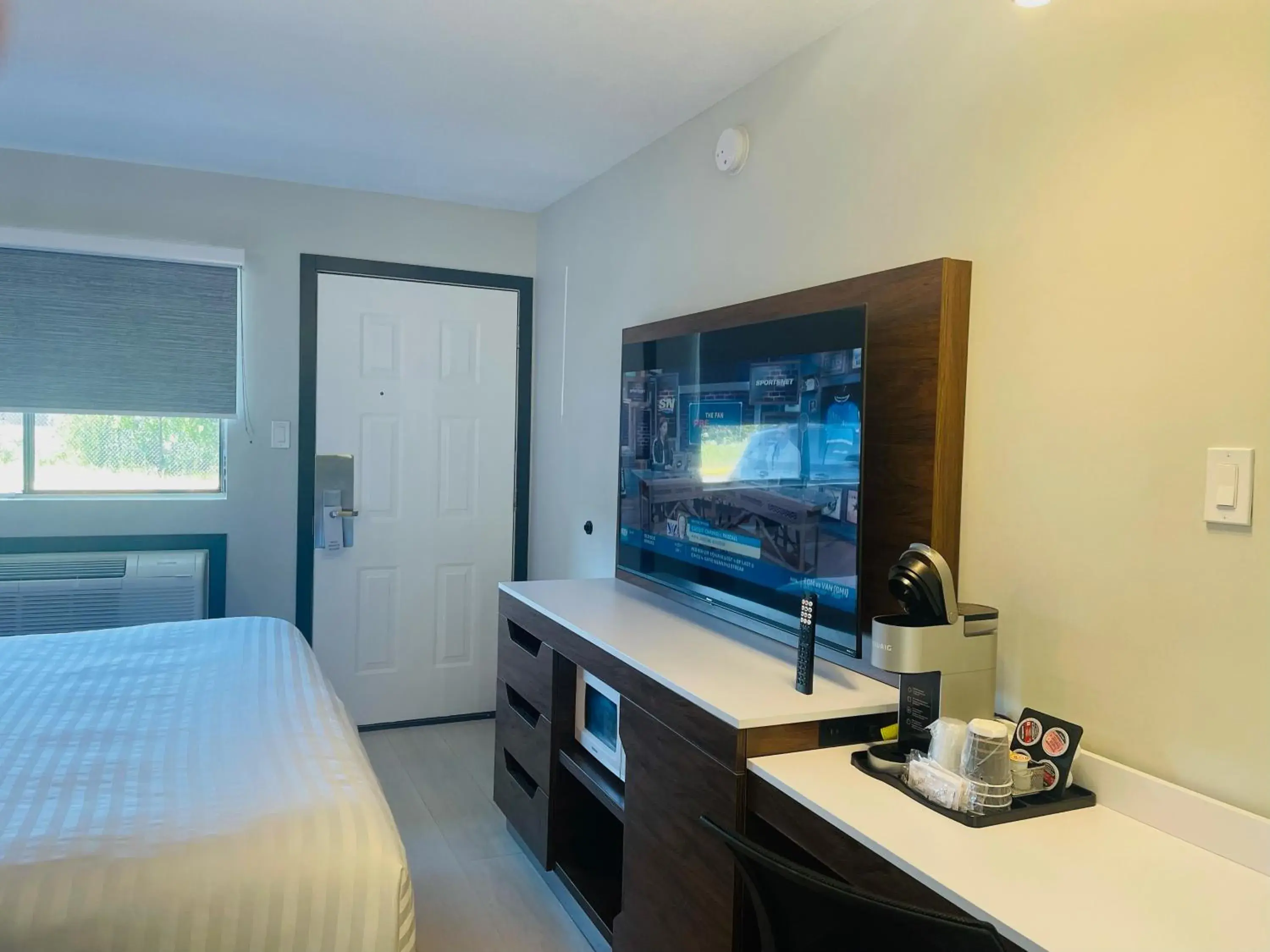 TV and multimedia, TV/Entertainment Center in Travelodge by Wyndham Courtenay BC
