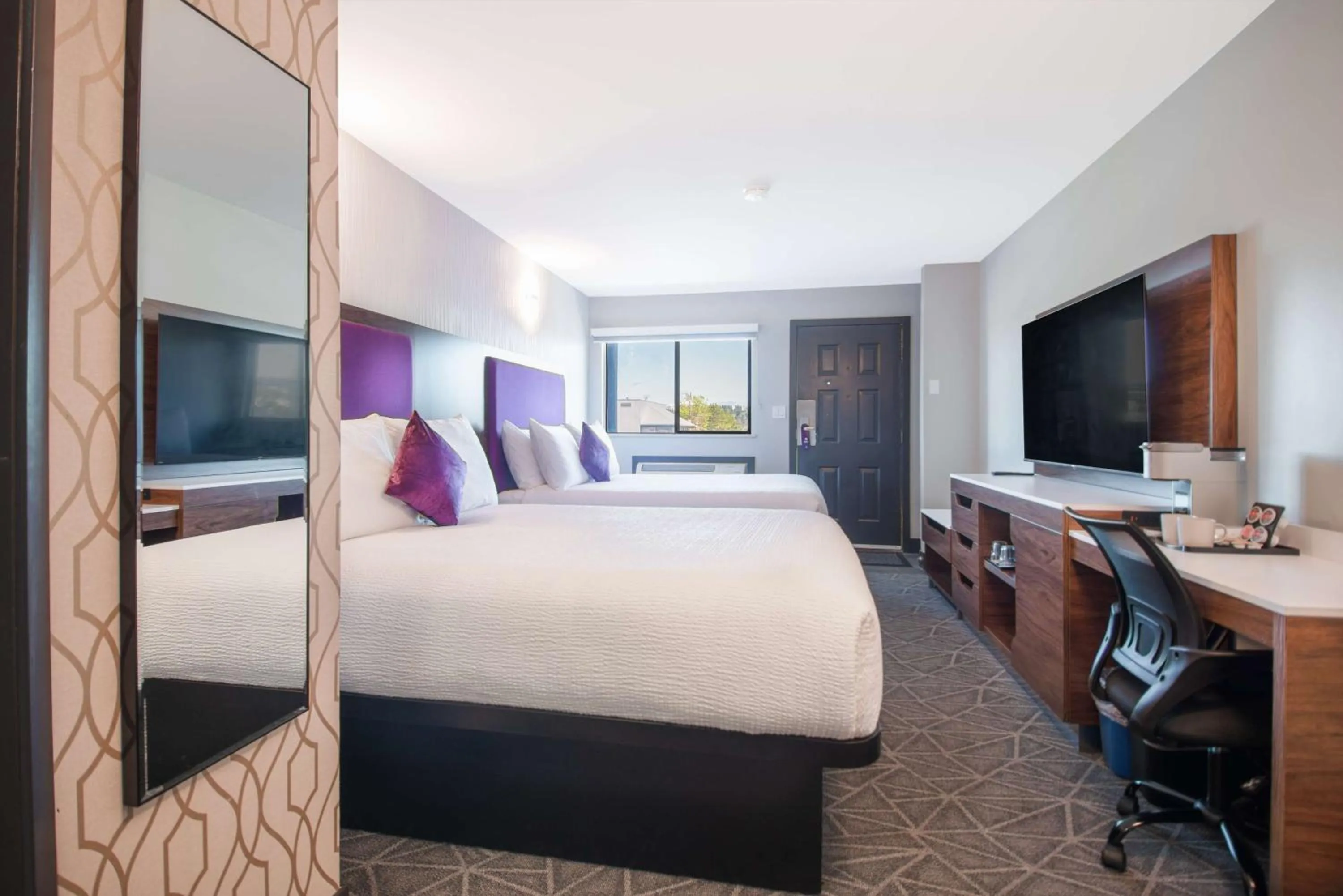 Bedroom, Bed in Coast Courtenay Hotel