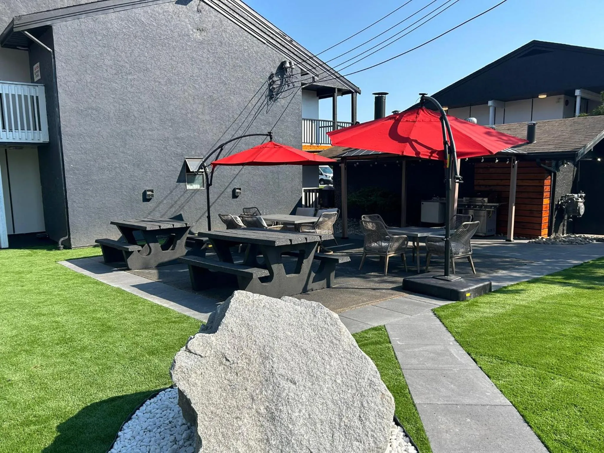 BBQ facilities in Coast Courtenay Hotel