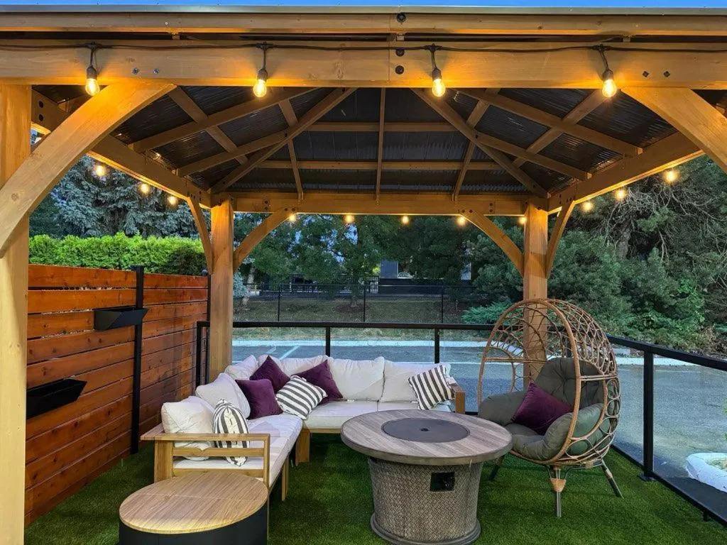 BBQ facilities in Travelodge by Wyndham Courtenay BC