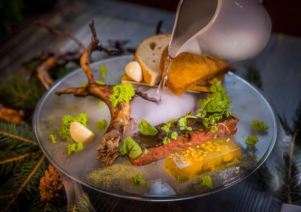 Restaurant/places to eat in Hotel Tri Studničky - Adult friendly