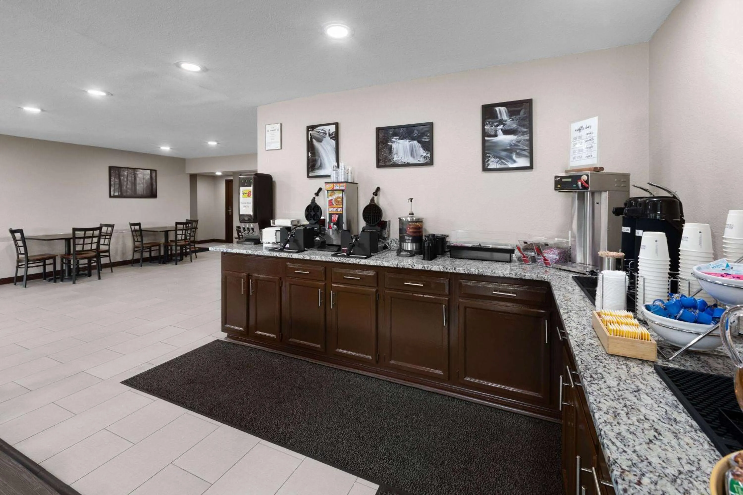 Breakfast in Super 8 by Wyndham Fairmont