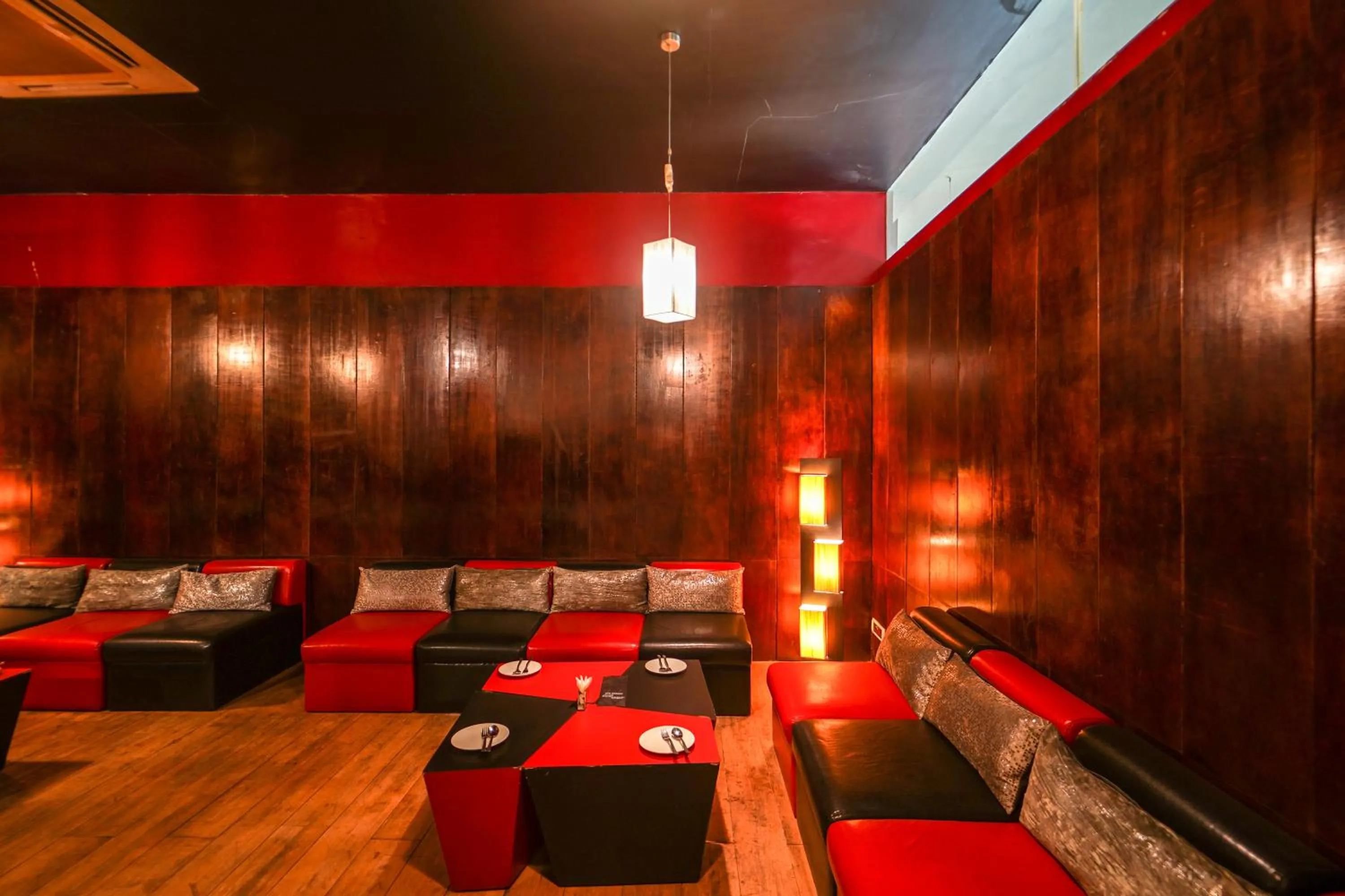 Lounge or bar in Triose Boutique Hotel Lonavala