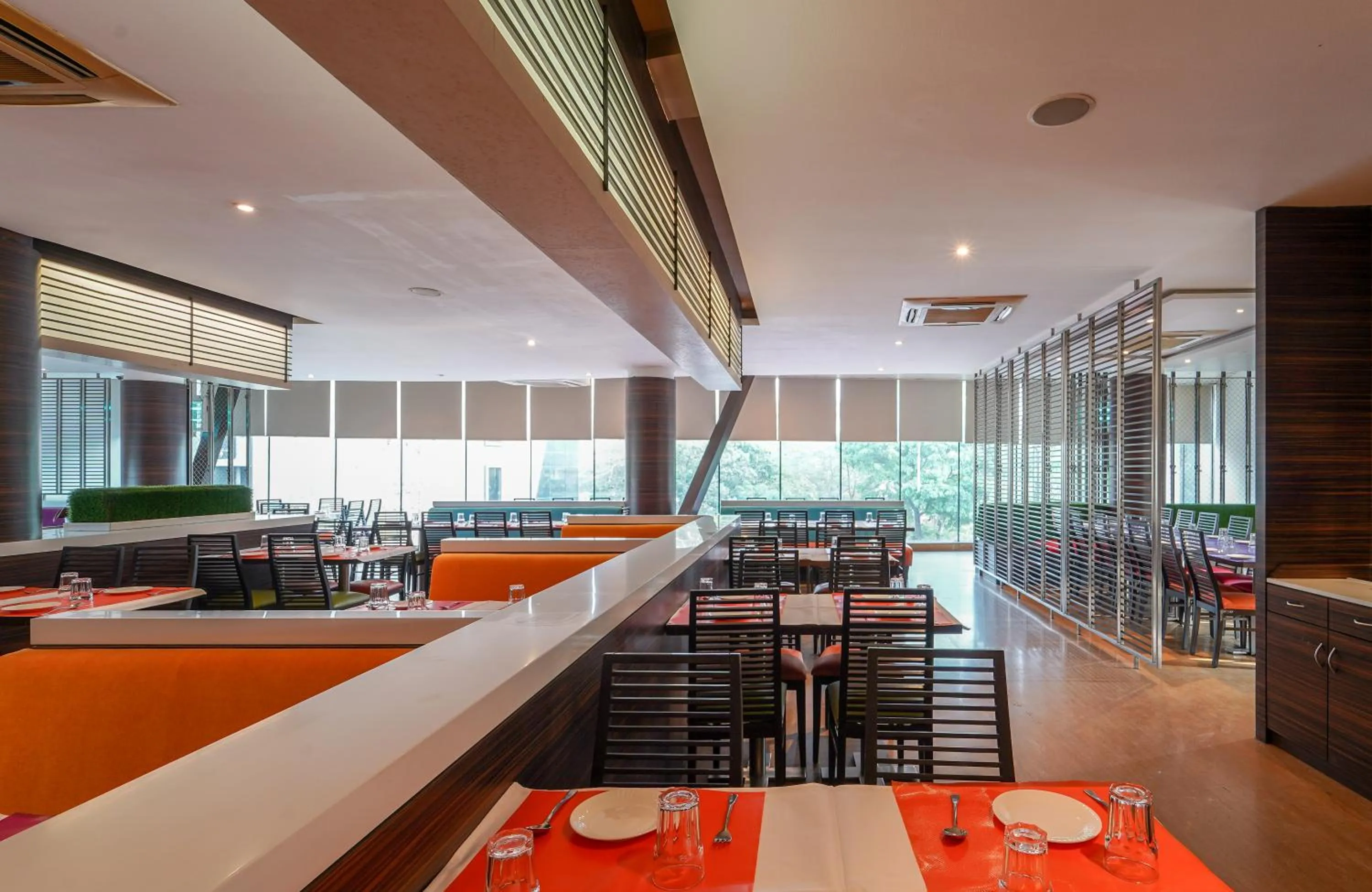 Restaurant/places to eat in Triose Boutique Hotel Lonavala