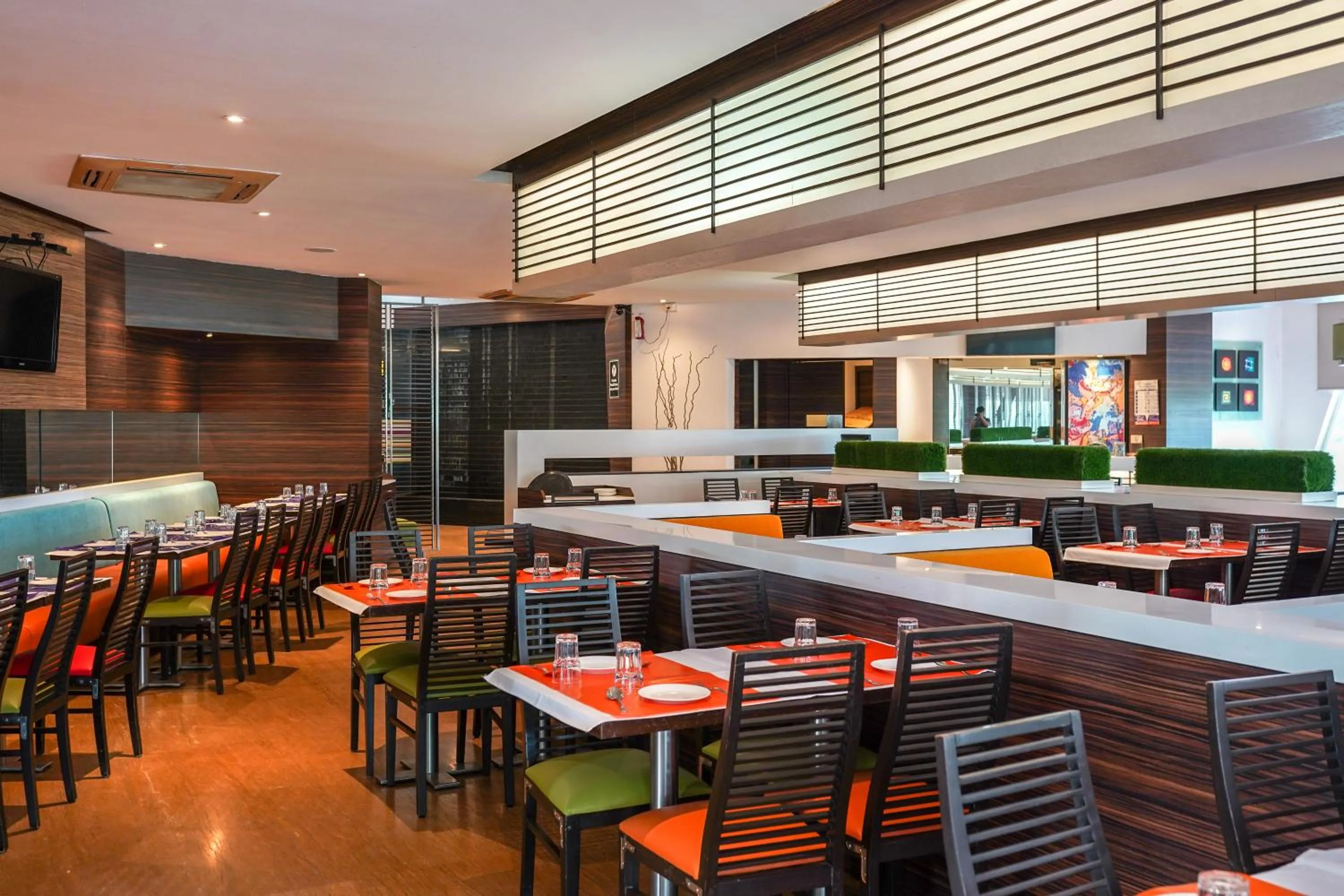 Restaurant/places to eat in Triose Boutique Hotel Lonavala