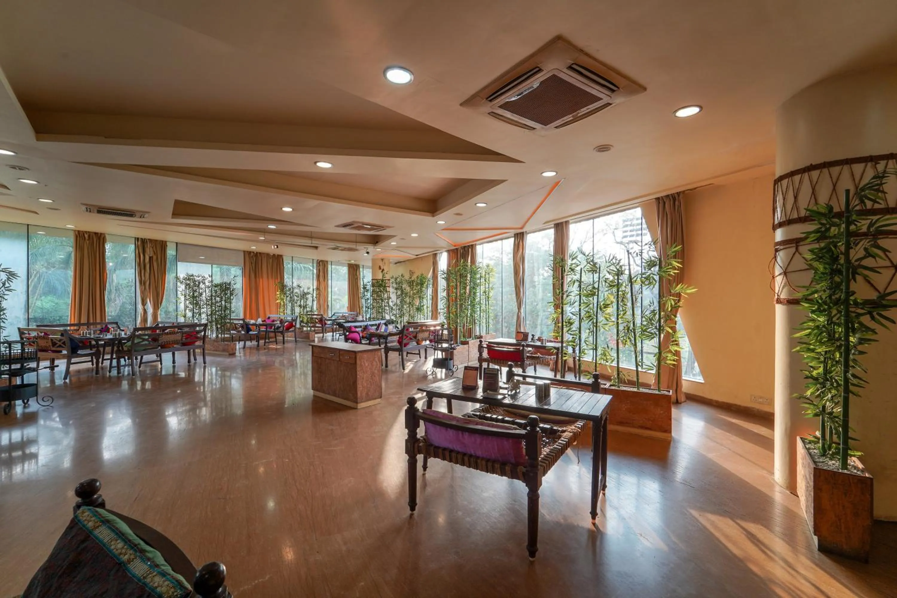 Restaurant/places to eat in Triose Boutique Hotel Lonavala