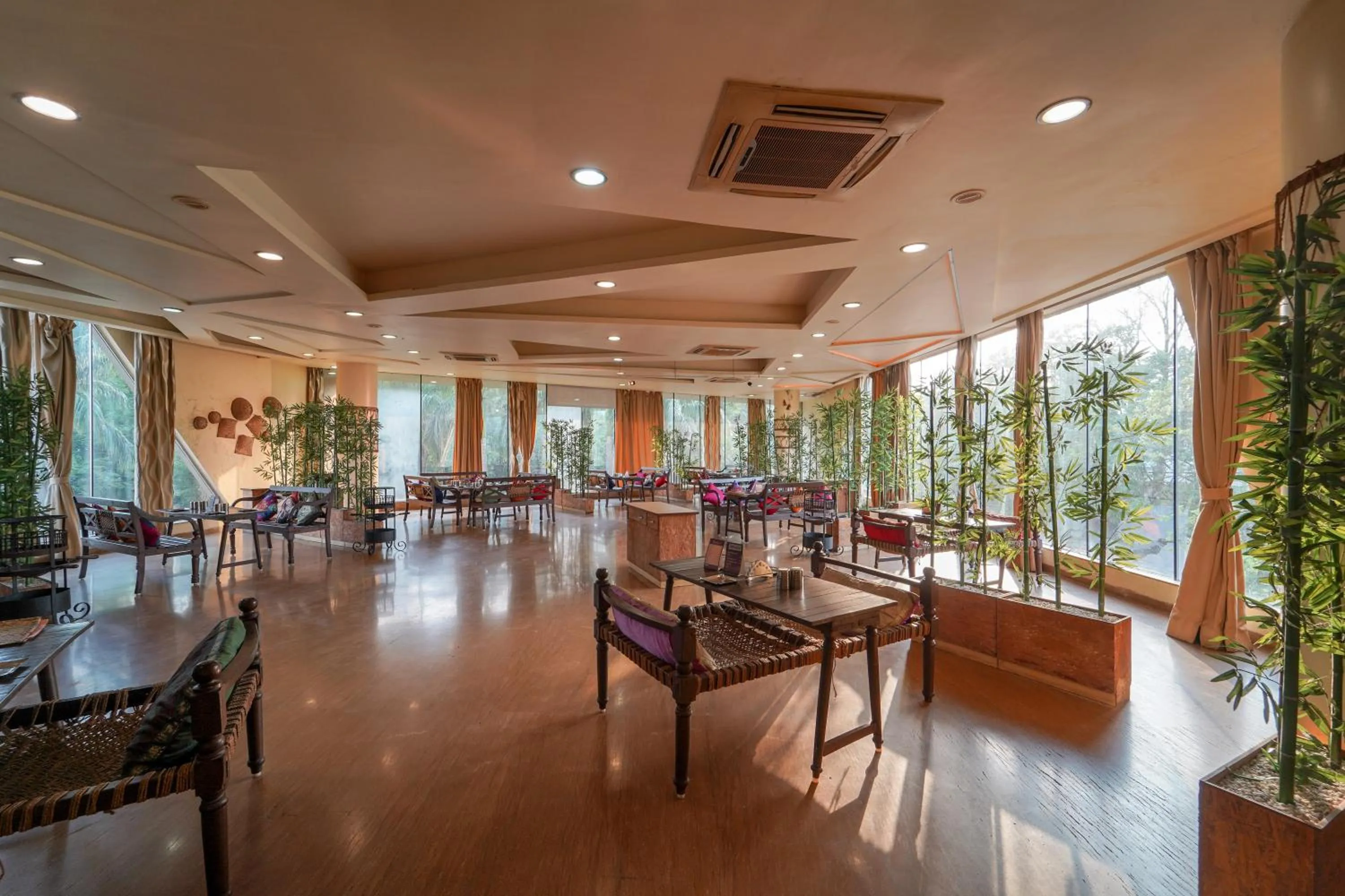 Restaurant/places to eat in Triose Boutique Hotel Lonavala