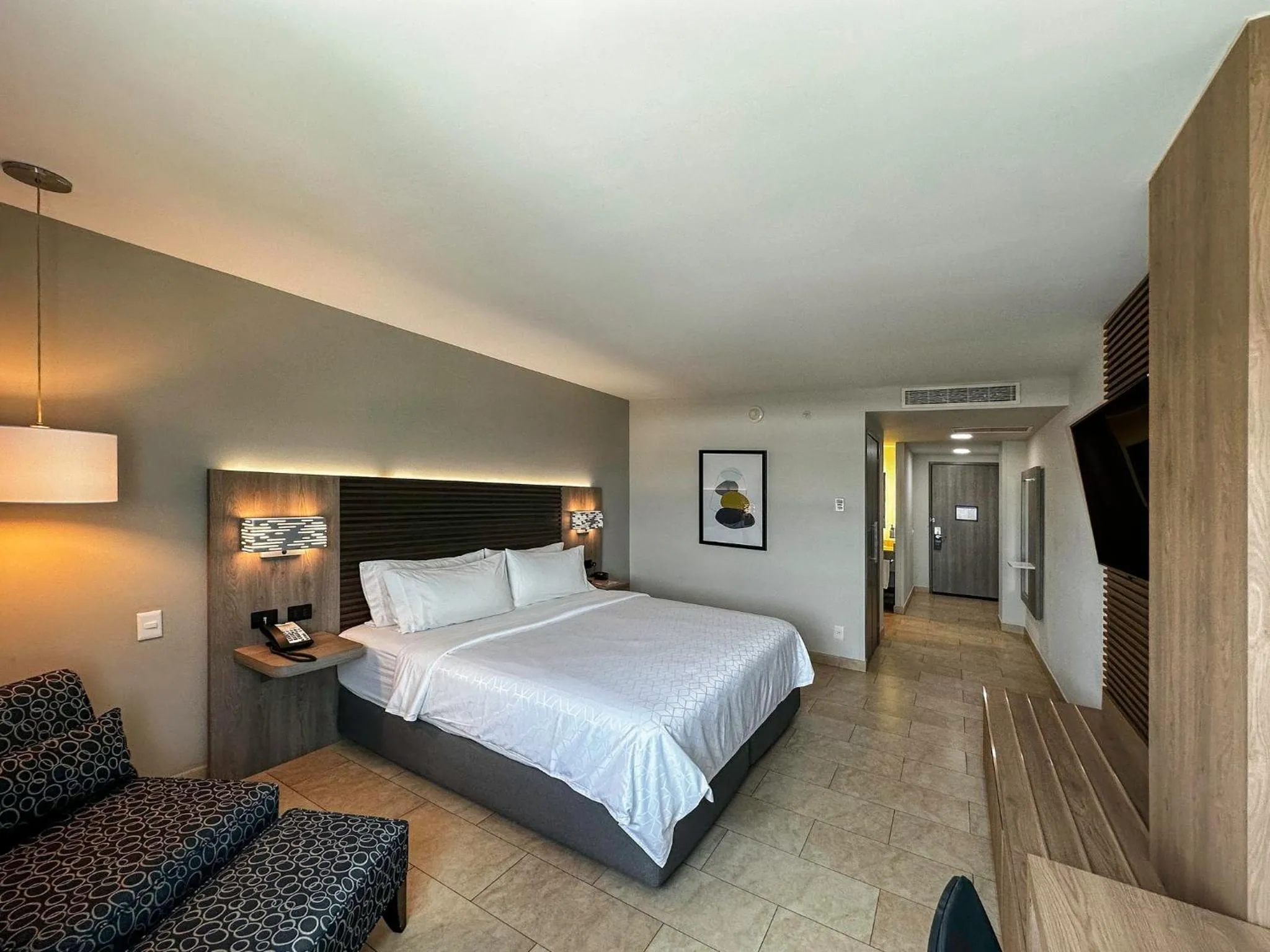 Photo of the whole room, Bed in Holiday Inn Express Mérida by IHG
