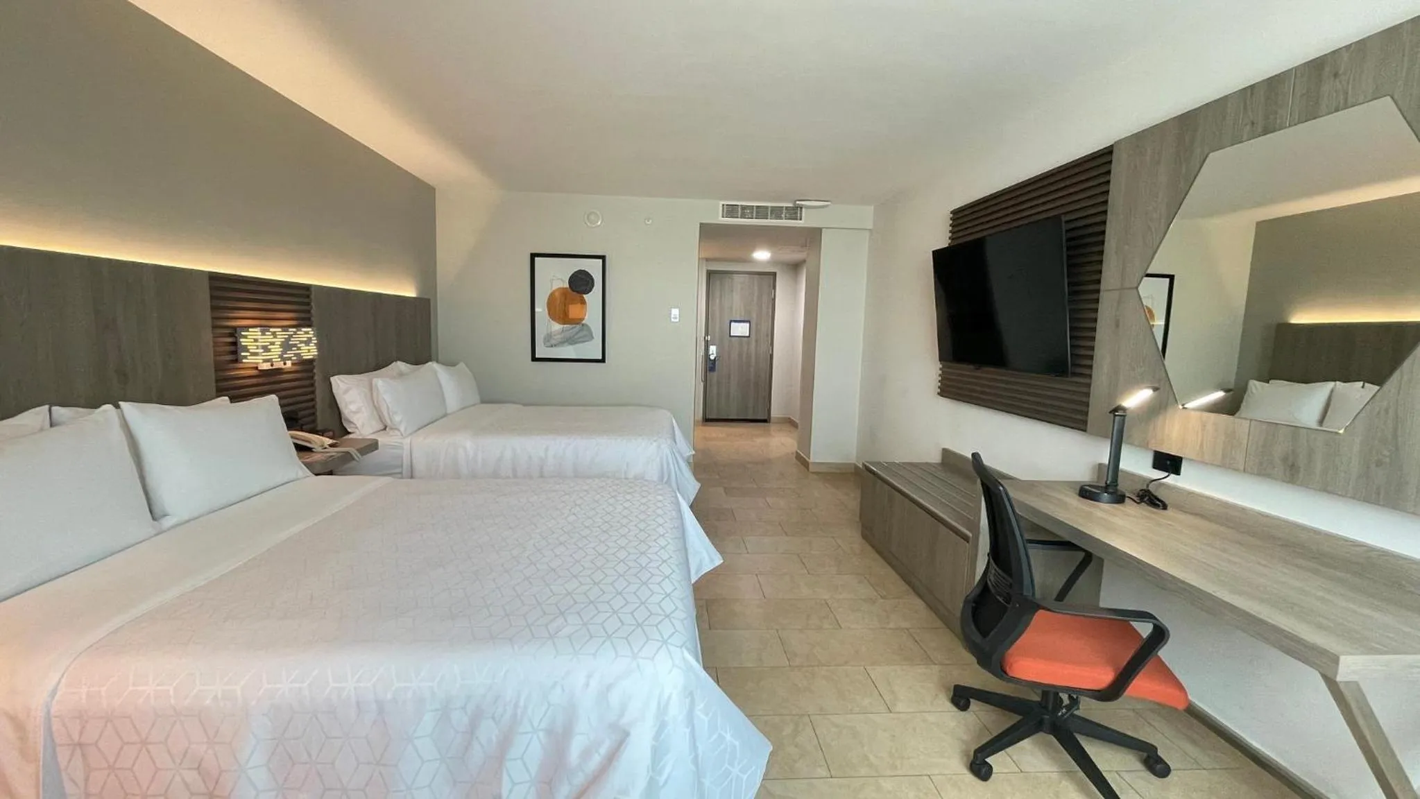 Photo of the whole room, Bed in Holiday Inn Express Mérida by IHG