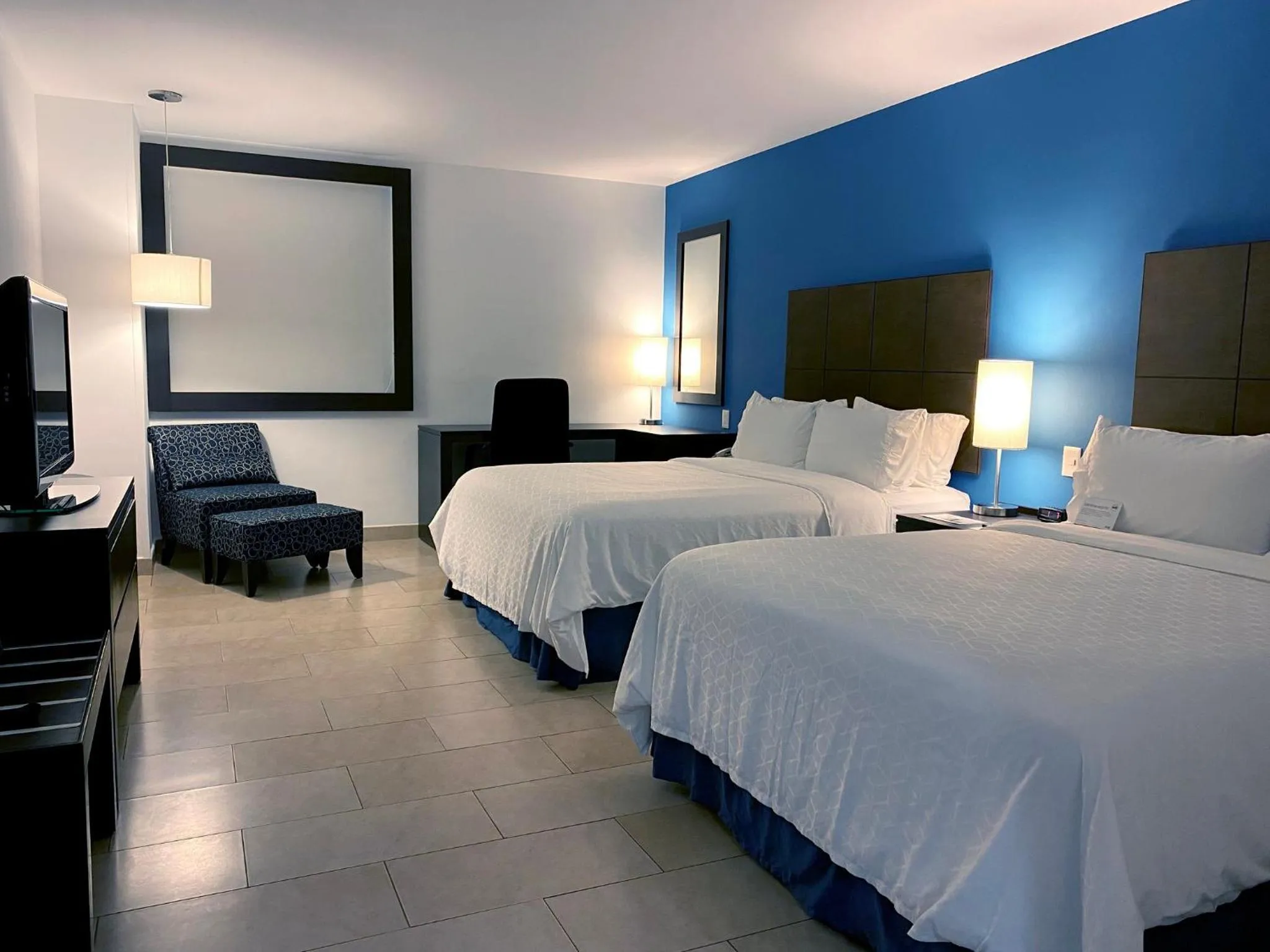 Photo of the whole room, Bed in Holiday Inn Express Mérida by IHG