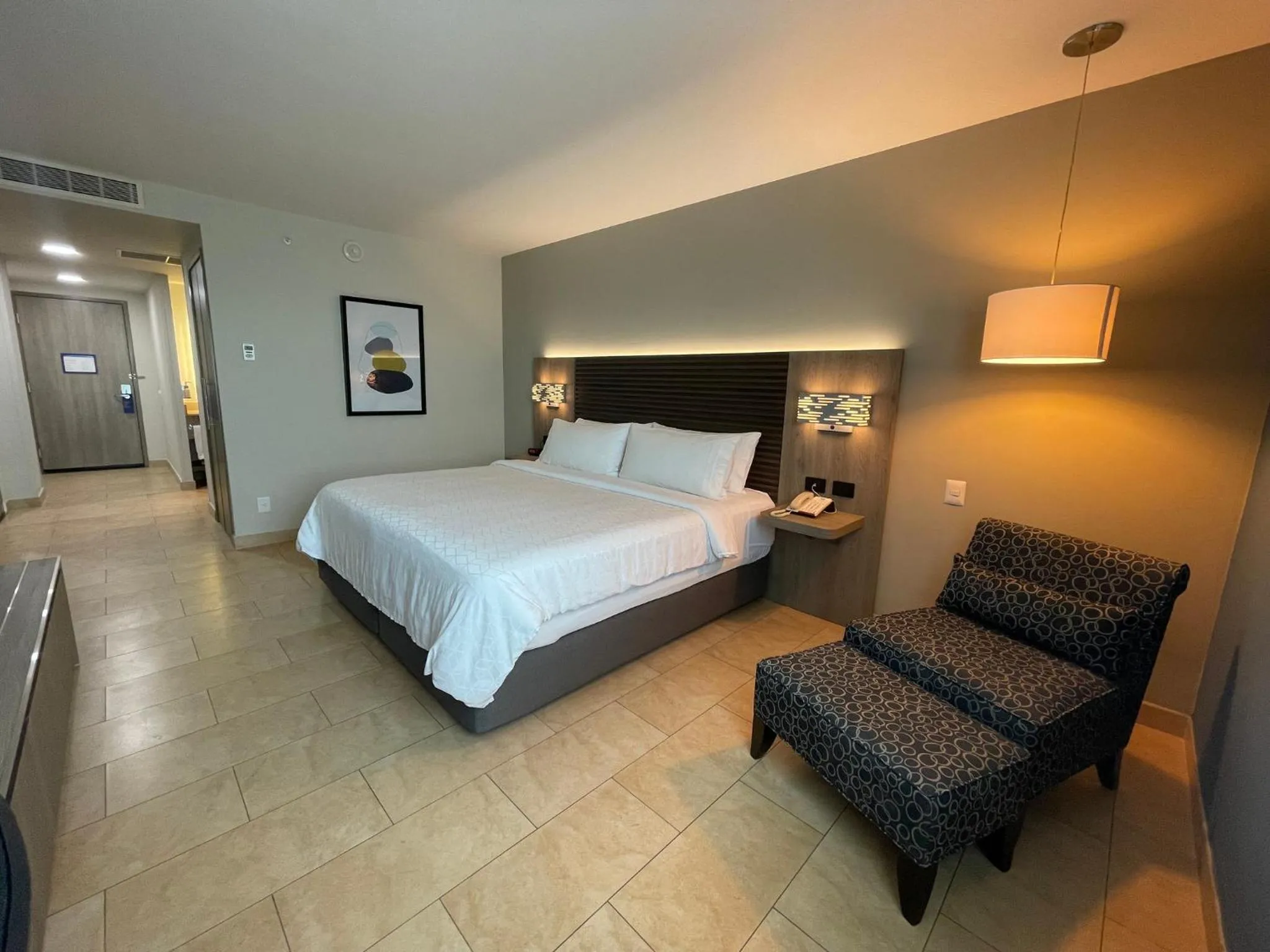 Photo of the whole room, Bed in Holiday Inn Express Mérida by IHG