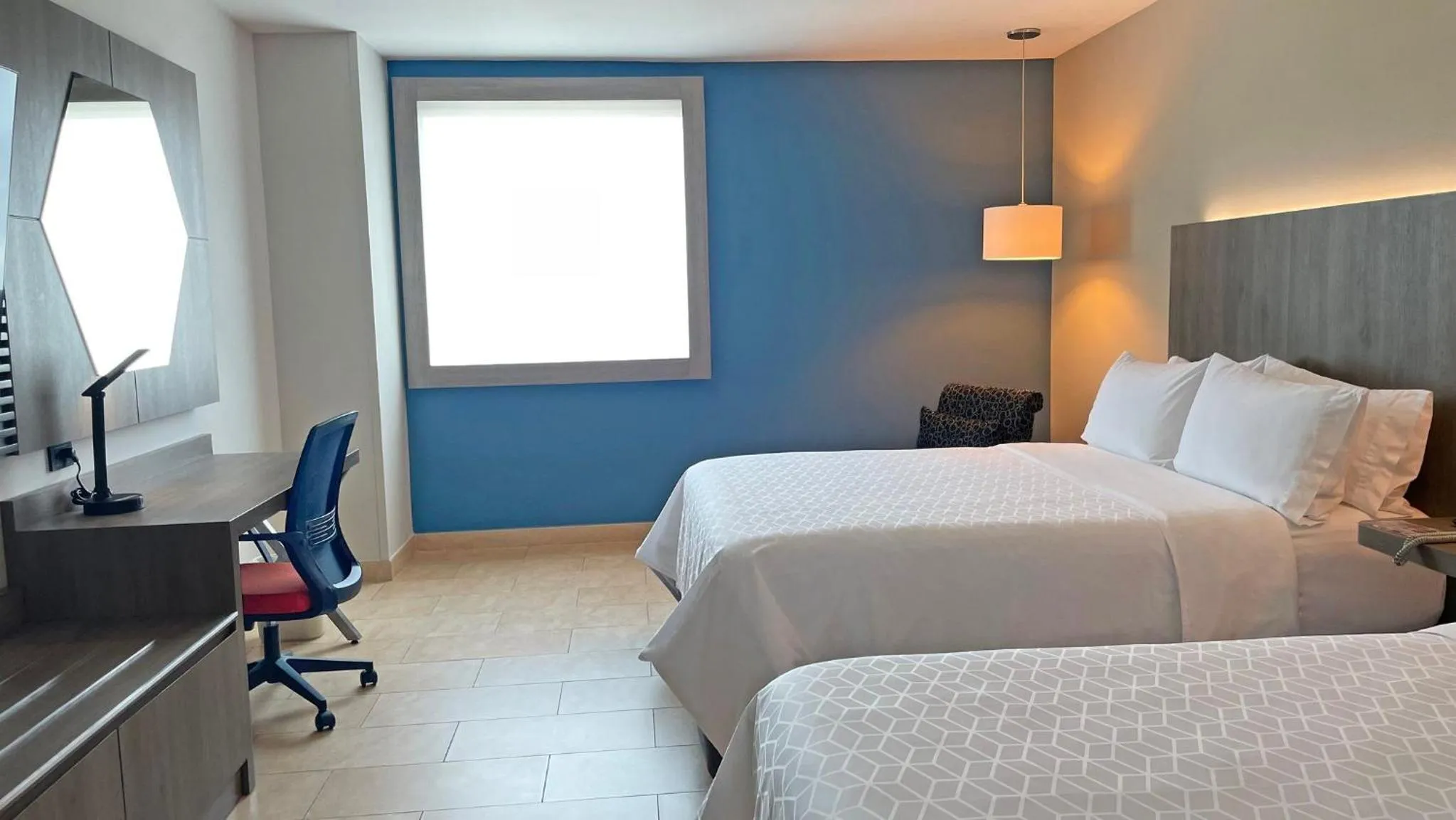 Photo of the whole room, Bed in Holiday Inn Express Mérida by IHG