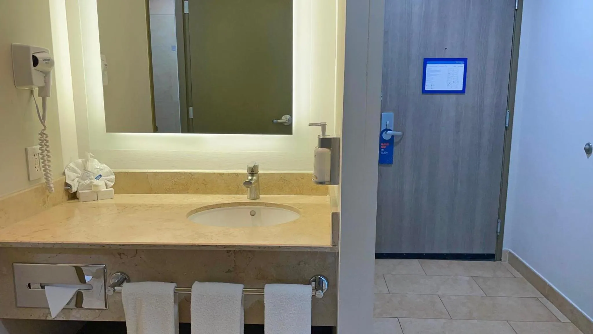 Photo of the whole room in Holiday Inn Express Mérida by IHG