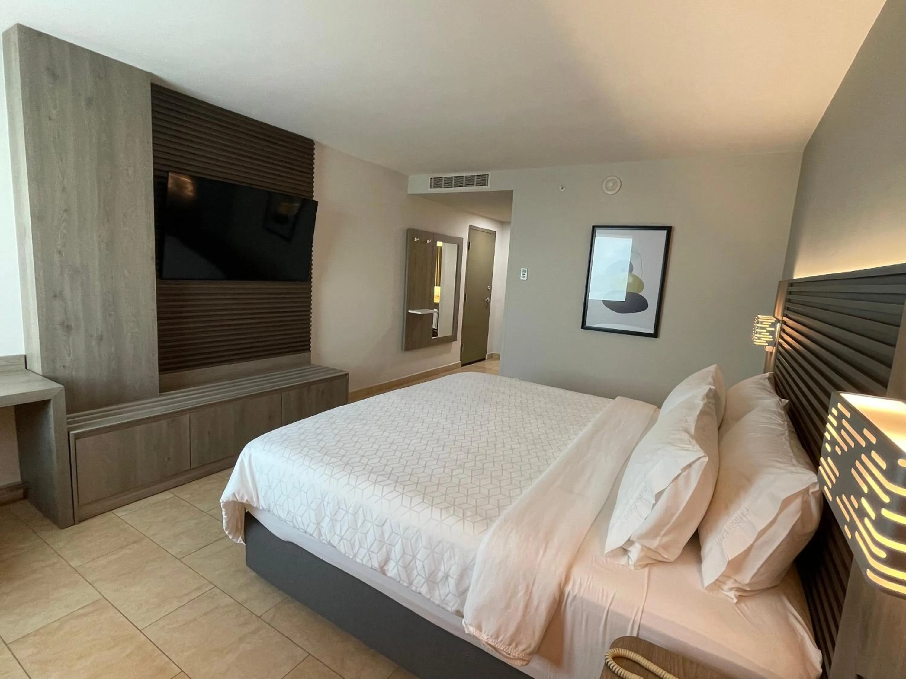 Bedroom, Bed in Holiday Inn Express Mérida by IHG