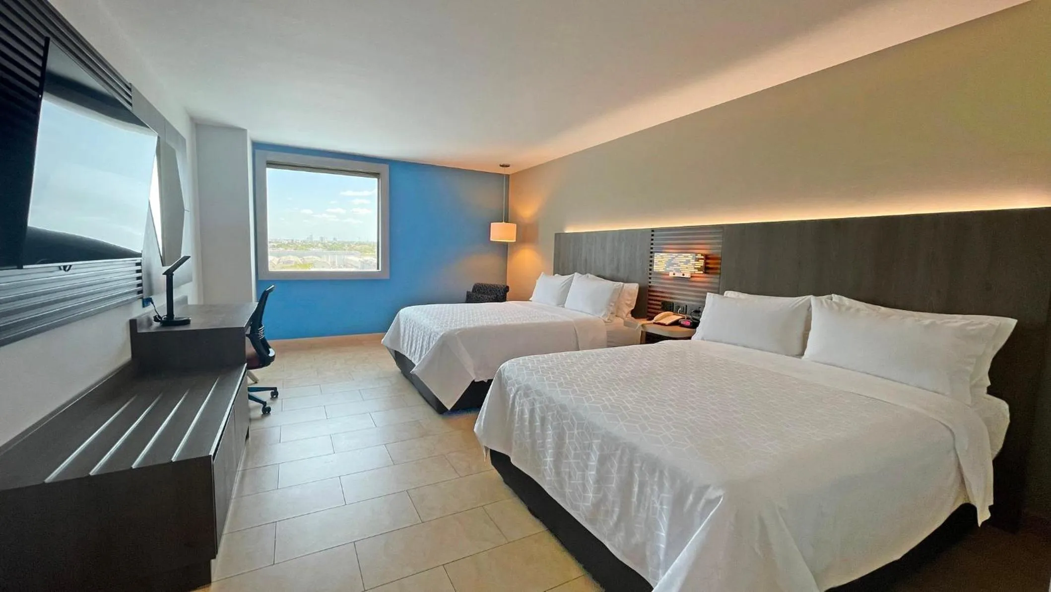 Photo of the whole room, Bed in Holiday Inn Express Mérida by IHG