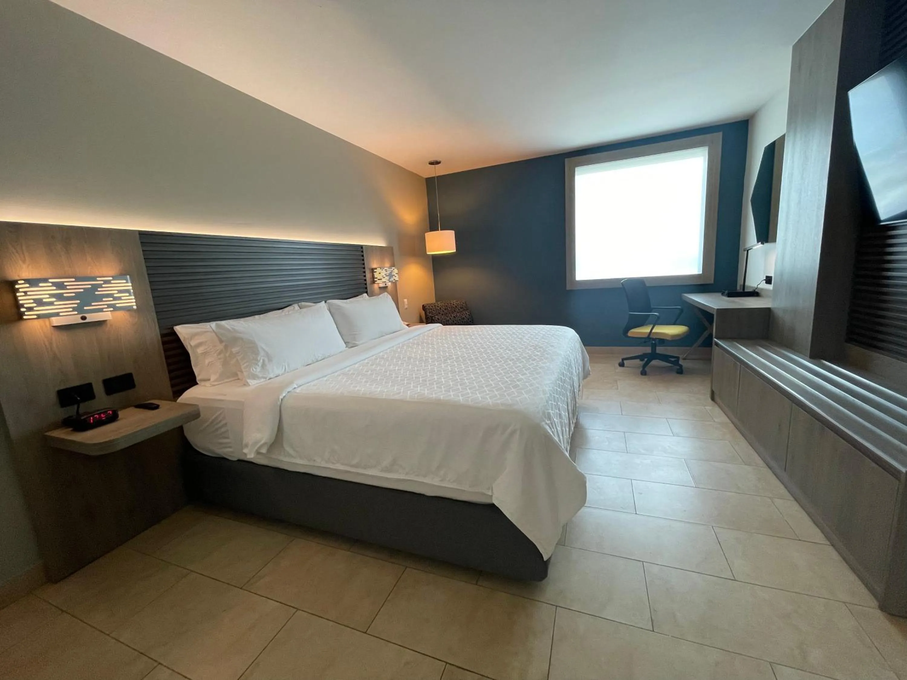 Bedroom, Bed in Holiday Inn Express Mérida by IHG