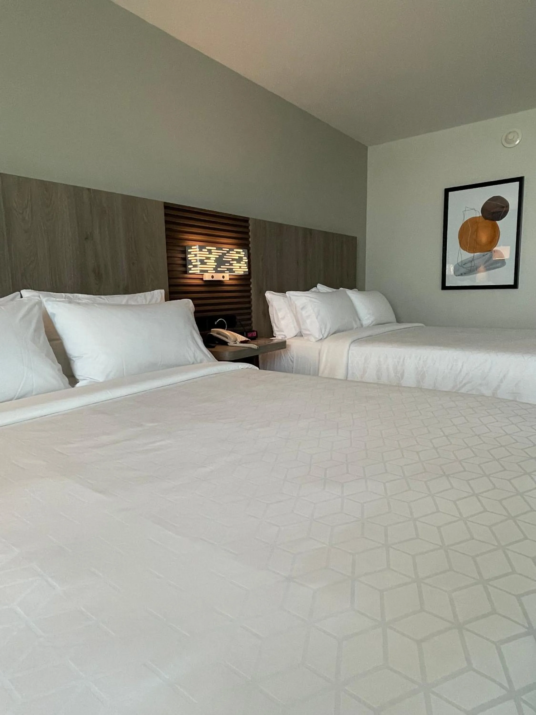 Bedroom, Bed in Holiday Inn Express Mérida by IHG