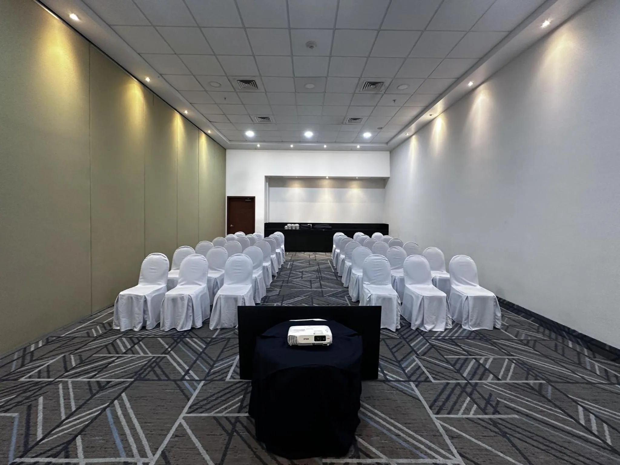 Meeting/conference room in Holiday Inn Express Mérida by IHG