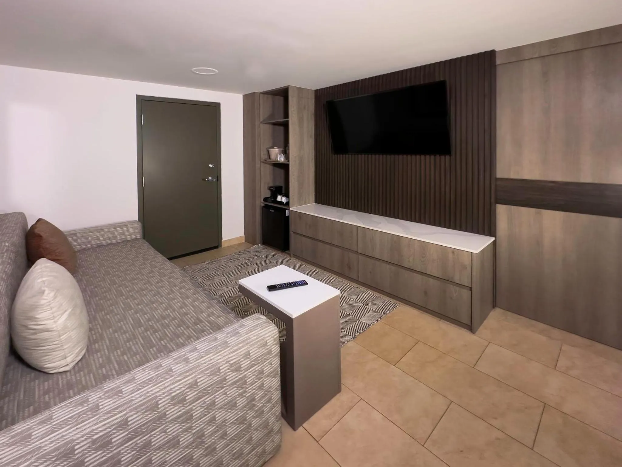 Photo of the whole room, Bed in Holiday Inn Express Mérida by IHG