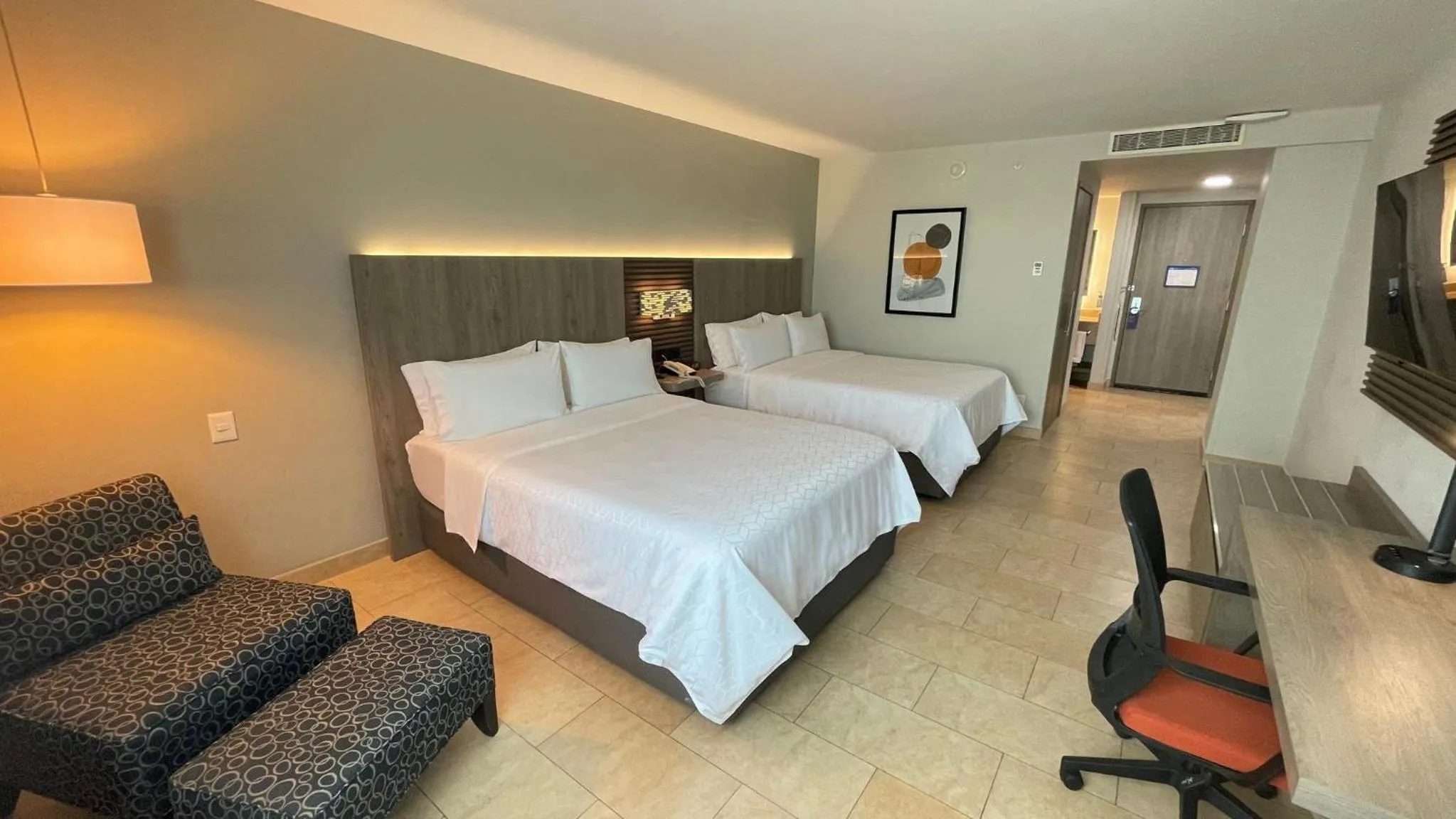 Photo of the whole room, Bed in Holiday Inn Express Mérida by IHG