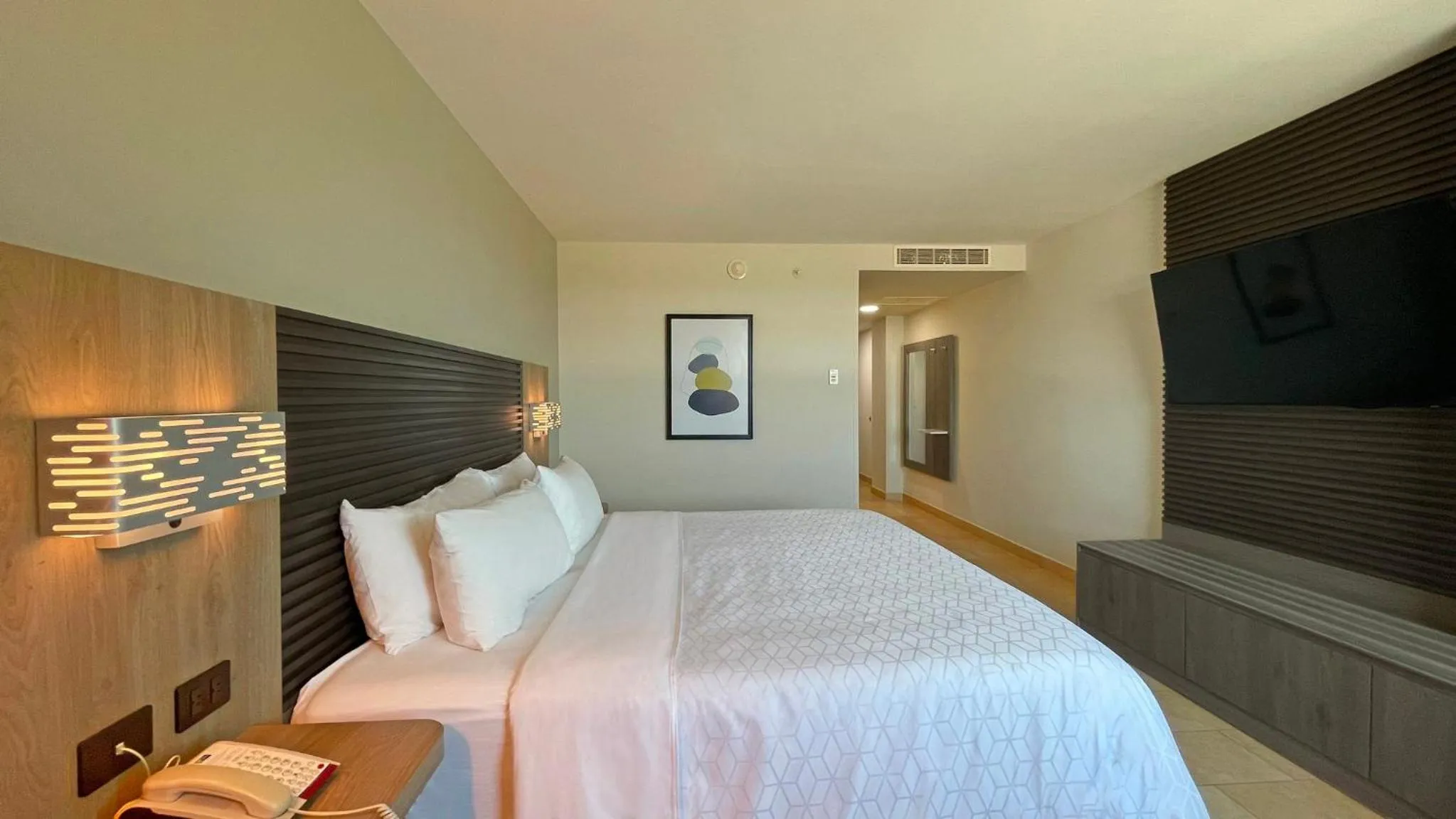 Photo of the whole room, Bed in Holiday Inn Express Mérida by IHG