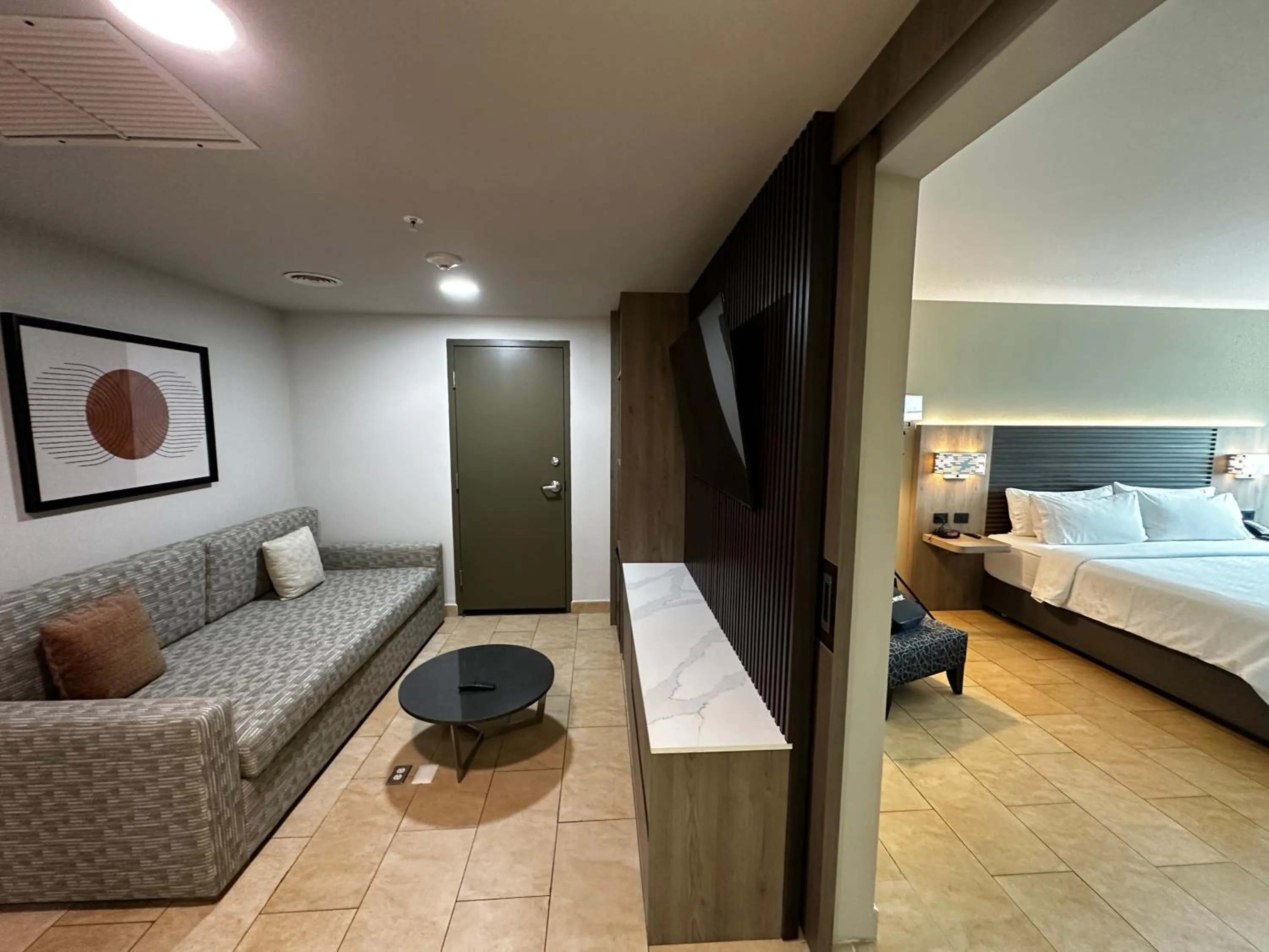 Living room, Bed in Holiday Inn Express Mérida by IHG