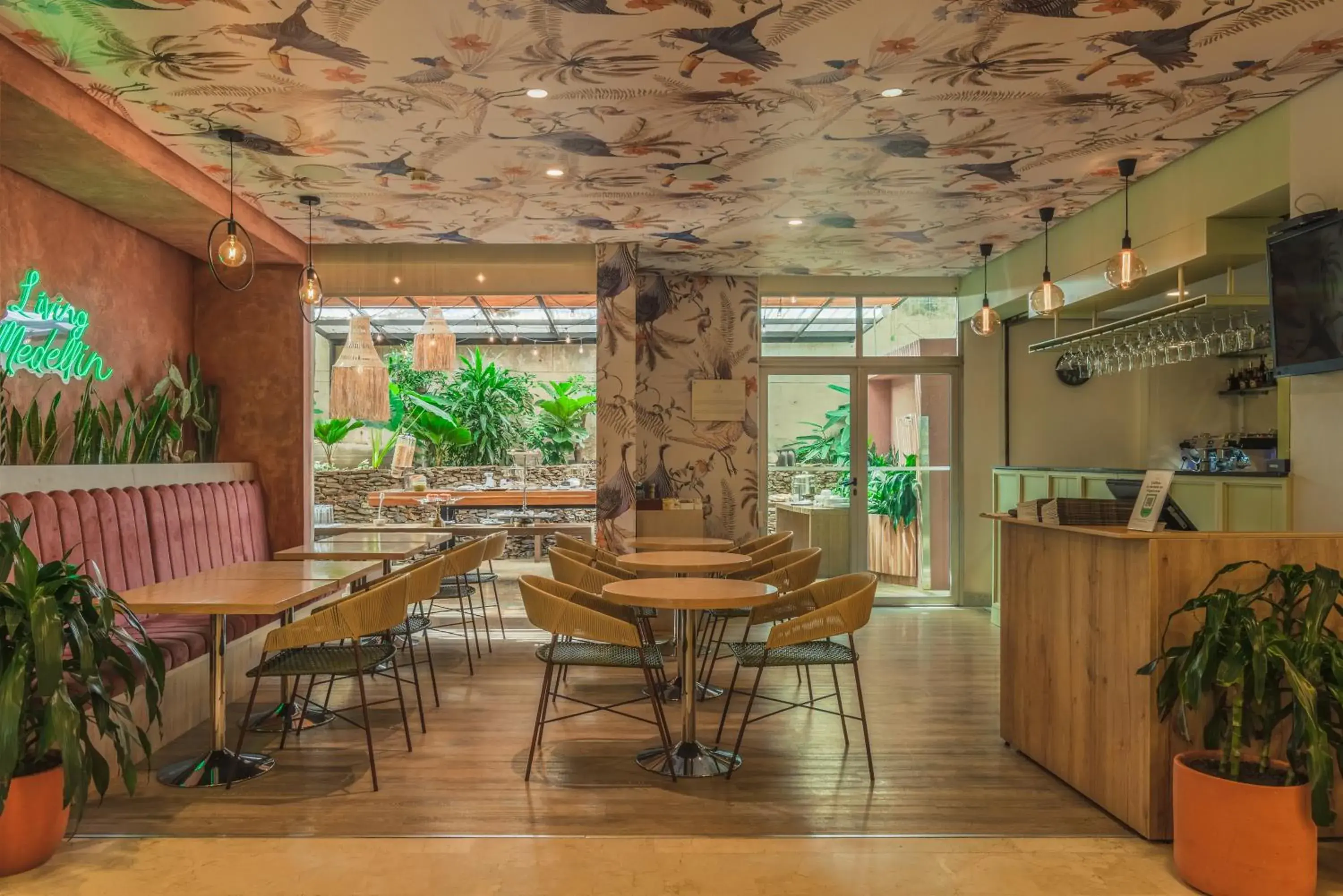 Restaurant/places to eat in Hotel Poblado Alejandria Restaurant/places to eat in Hotel Poblado Alejandria