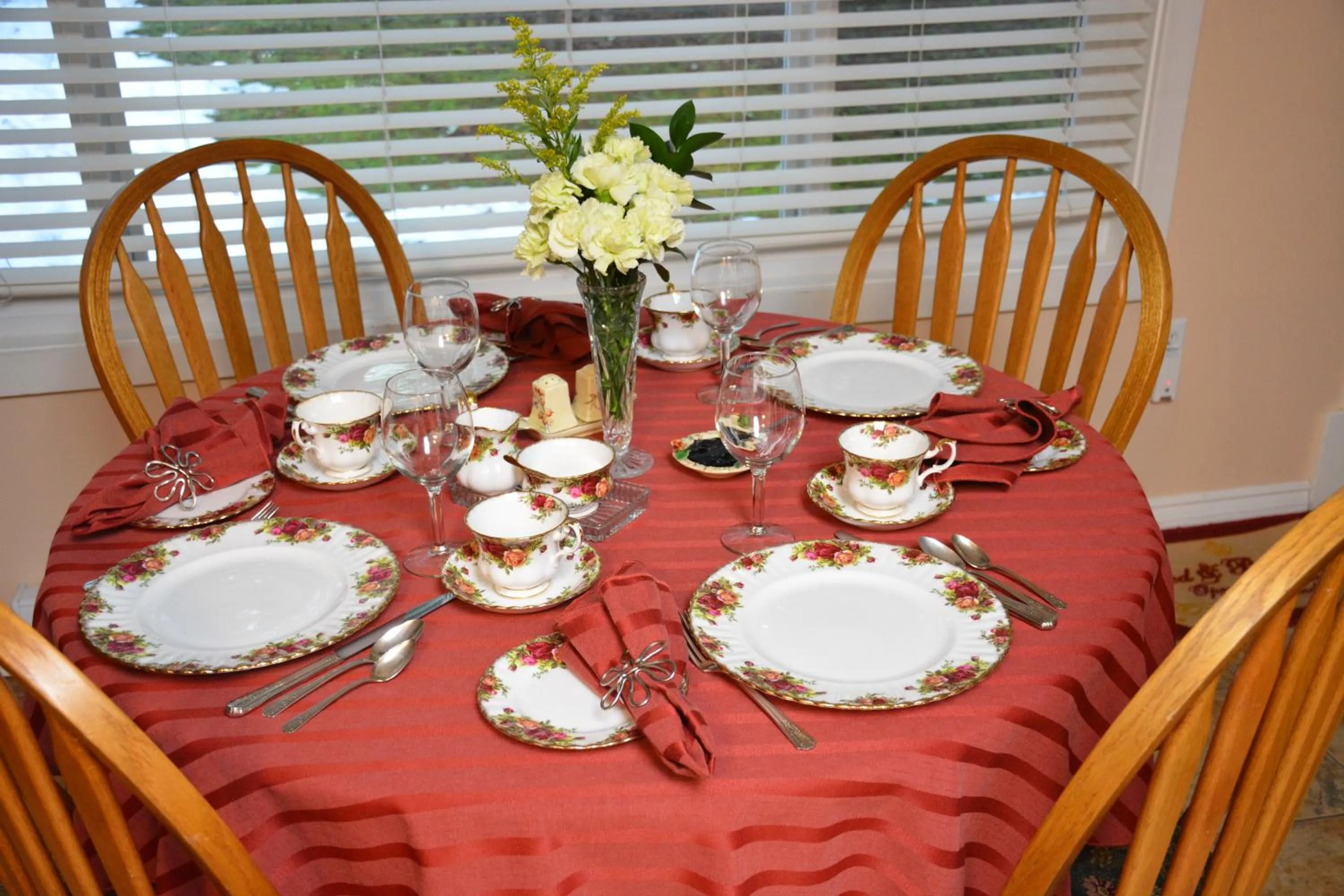Dining area in Tea Cozy Bed & Breakfast