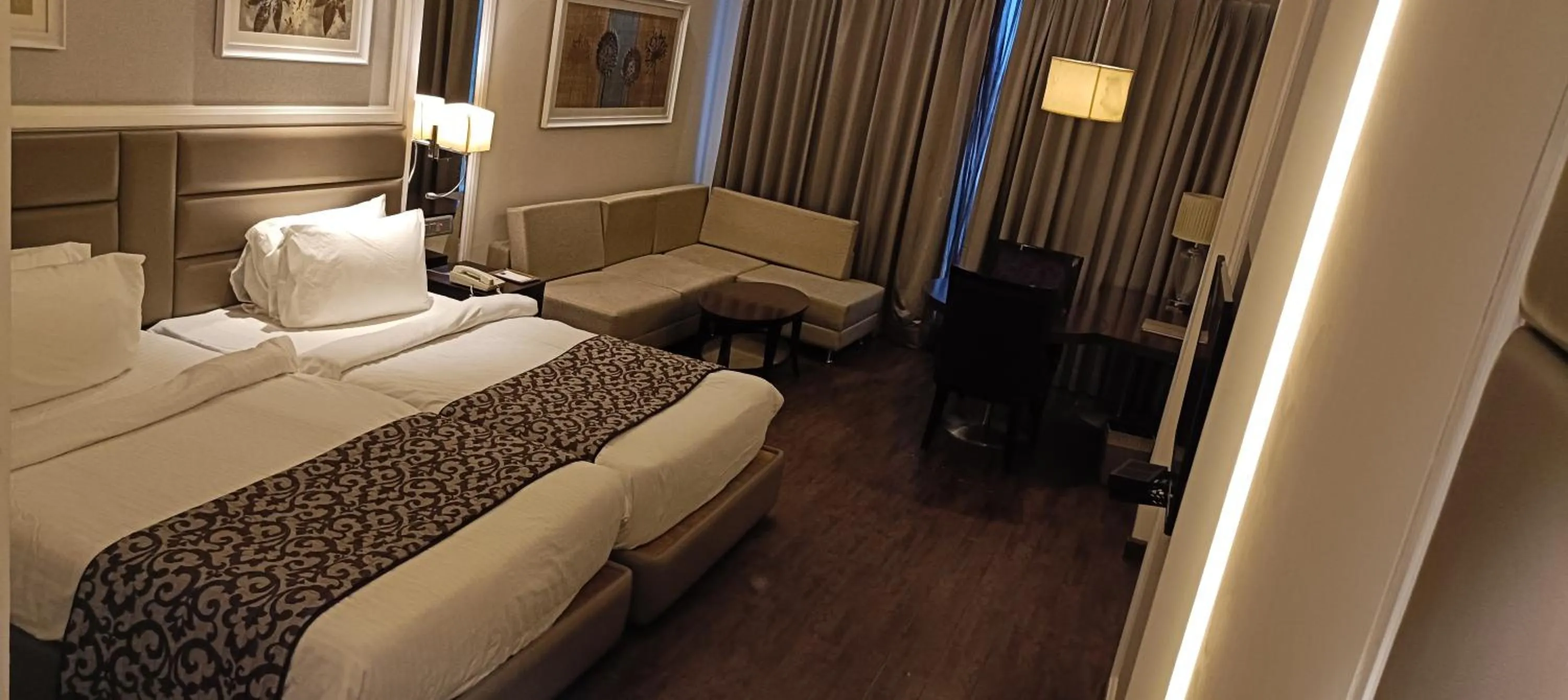 Bed in Singhania Sarovar Portico
